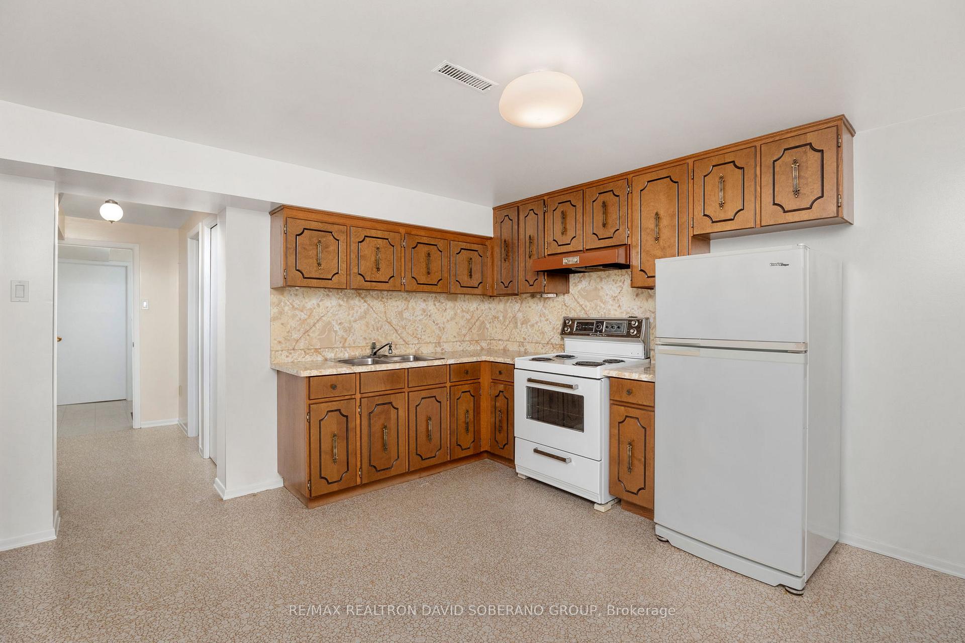 17 Clanton Crt, Toronto, ON M3H2W4 | 3 Bedroom 3 Bathroom Detached House | Image 22