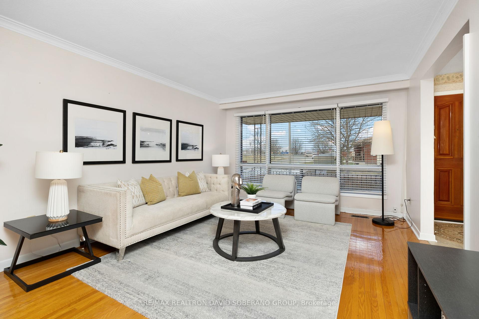 17 Clanton Crt, Toronto, ON M3H2W4 | 3 Bedroom 3 Bathroom Detached House | Image 3