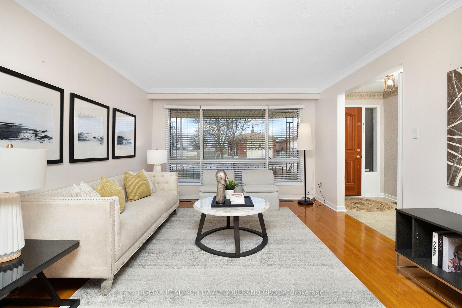 17 Clanton Crt, Toronto, ON M3H2W4 | 3 Bedroom 3 Bathroom Detached House | Image 4