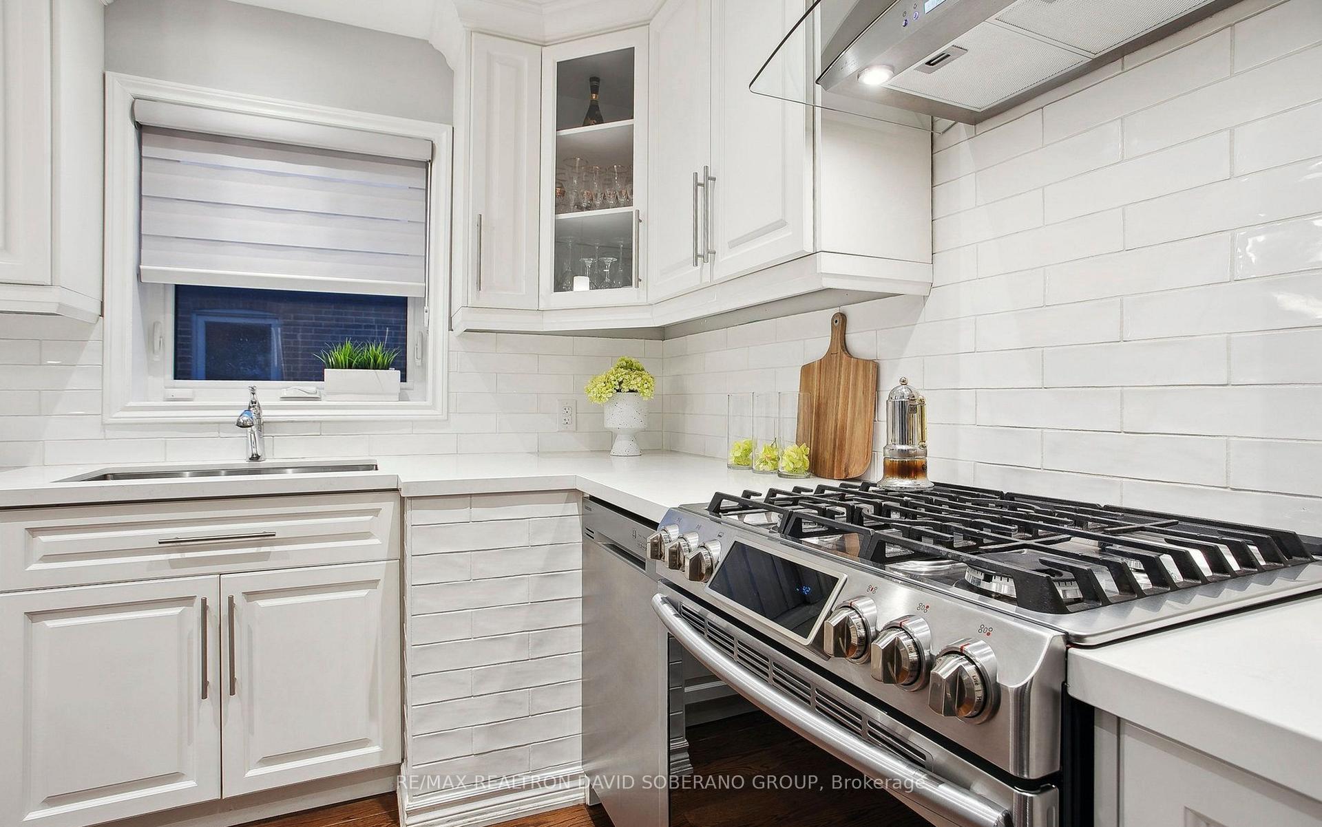 19 Vinci Cres, Toronto, ON M3H2Y6 | 3 Bedroom 2 Bathroom Detached House | Image 11