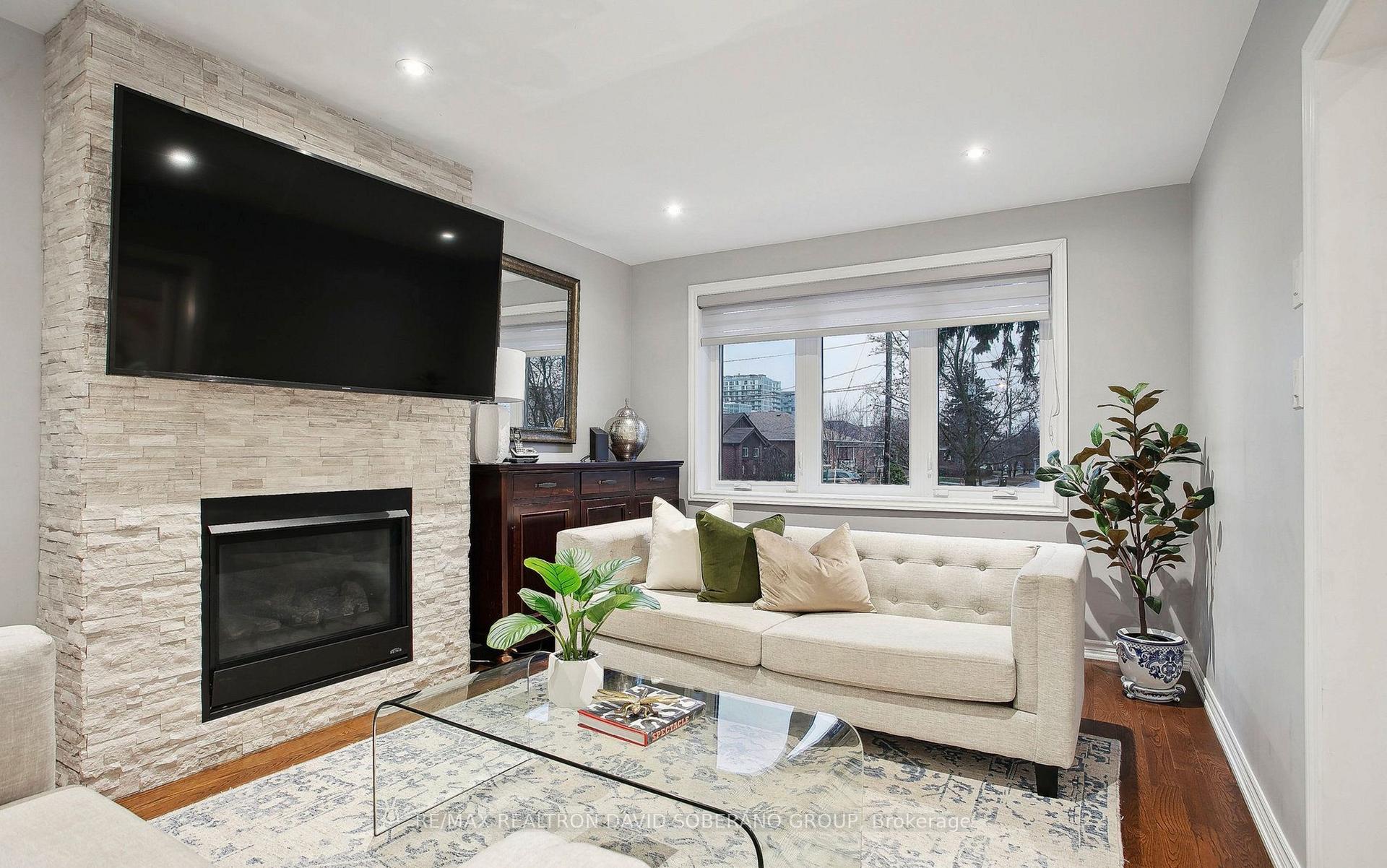 19 Vinci Cres, Toronto, ON M3H2Y6 | 3 Bedroom 2 Bathroom Detached House | Image 3
