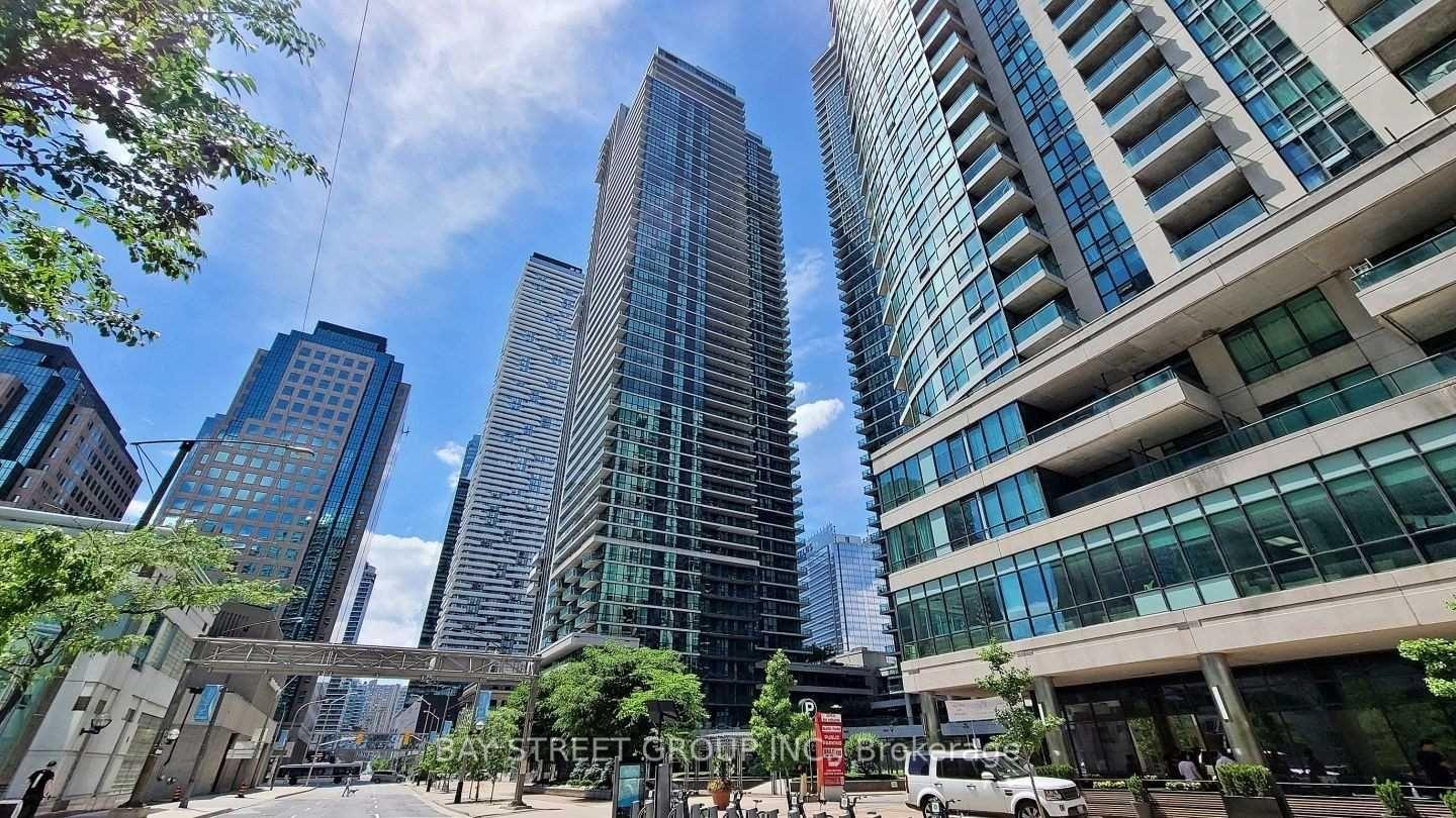 #2907 - 33 Bay St, Toronto, ON M5J2Z3 | 1 Bedroom 1 Bathroom Condo Apt | Image 1