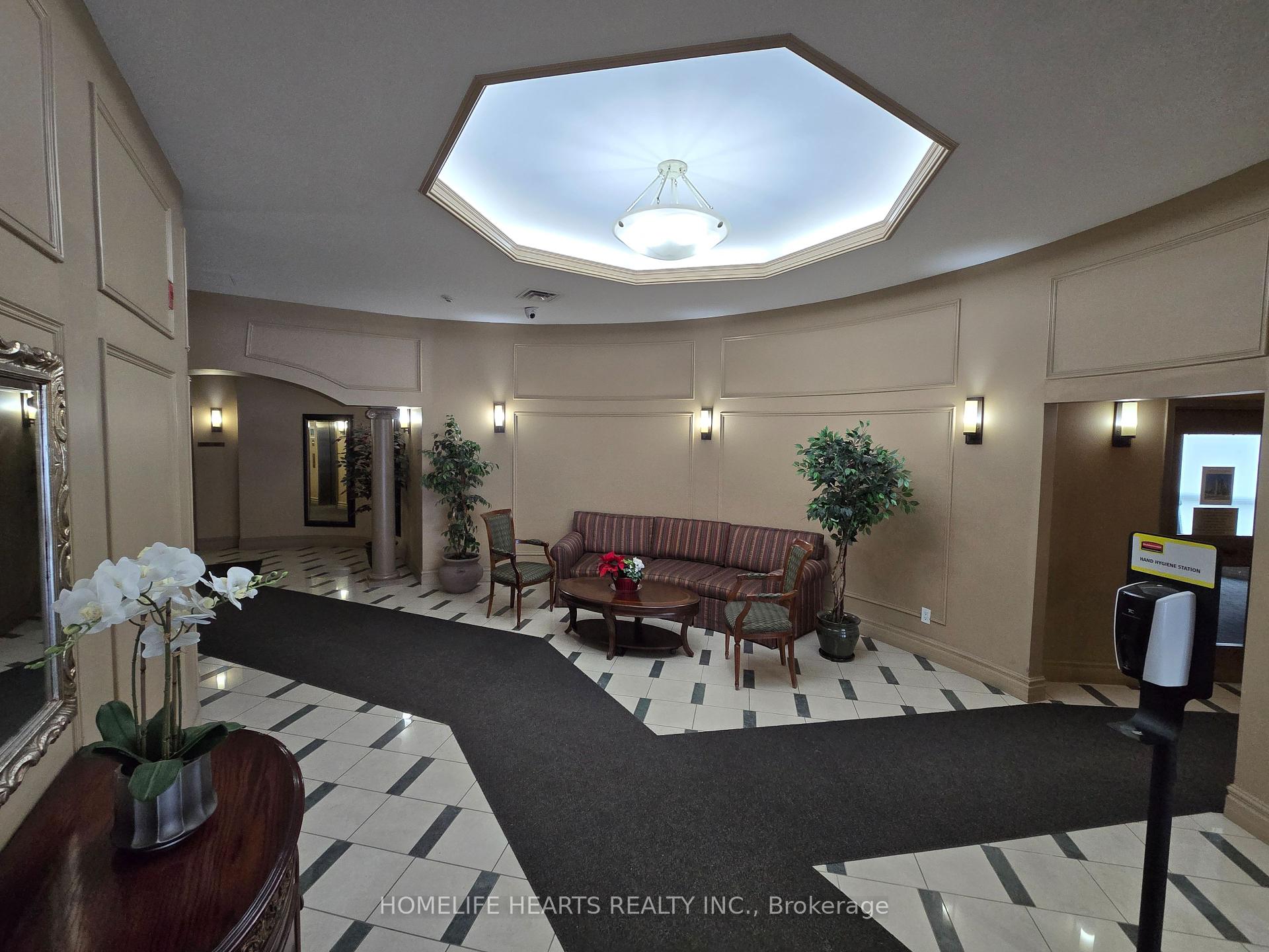 #401 - 4200 Bathurst St, Toronto, ON M3H6C7 | 1 Bedroom 2 Bathroom Condo Apt | Image 2