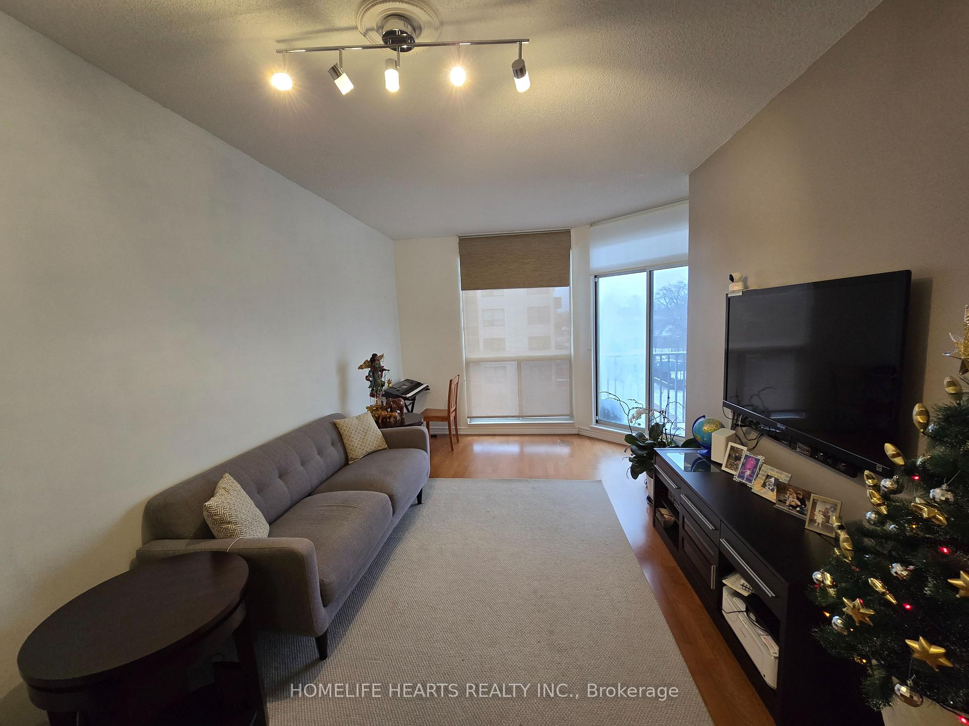 #401 - 4200 Bathurst St, Toronto, ON M3H6C7 | 1 Bedroom 2 Bathroom Condo Apt | Image 4