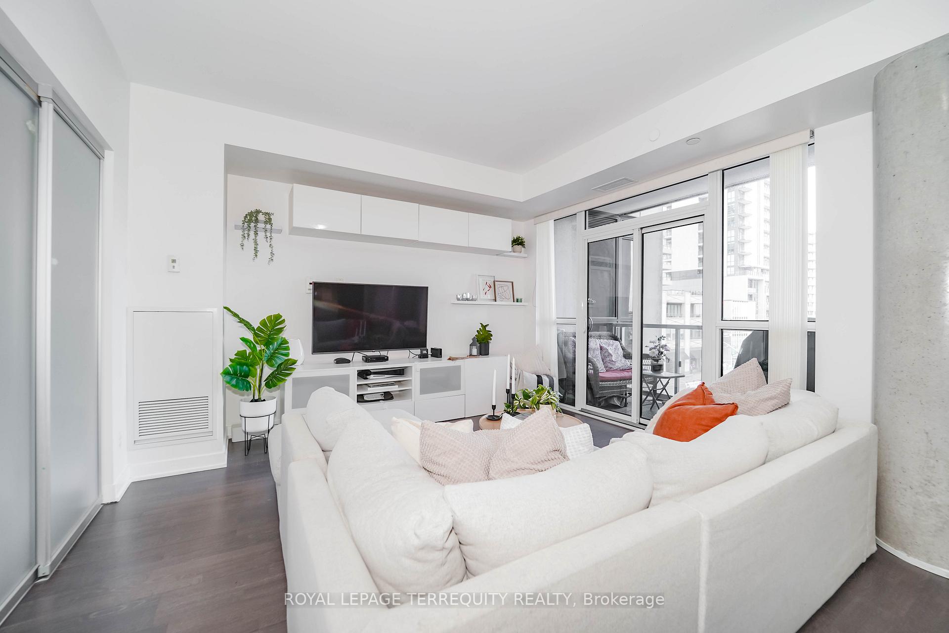 #301 - 501 St. Clair Ave W, Toronto, ON M5P0A2 | 2 Bedroom 2 Bathroom Condo Apt | Image 13
