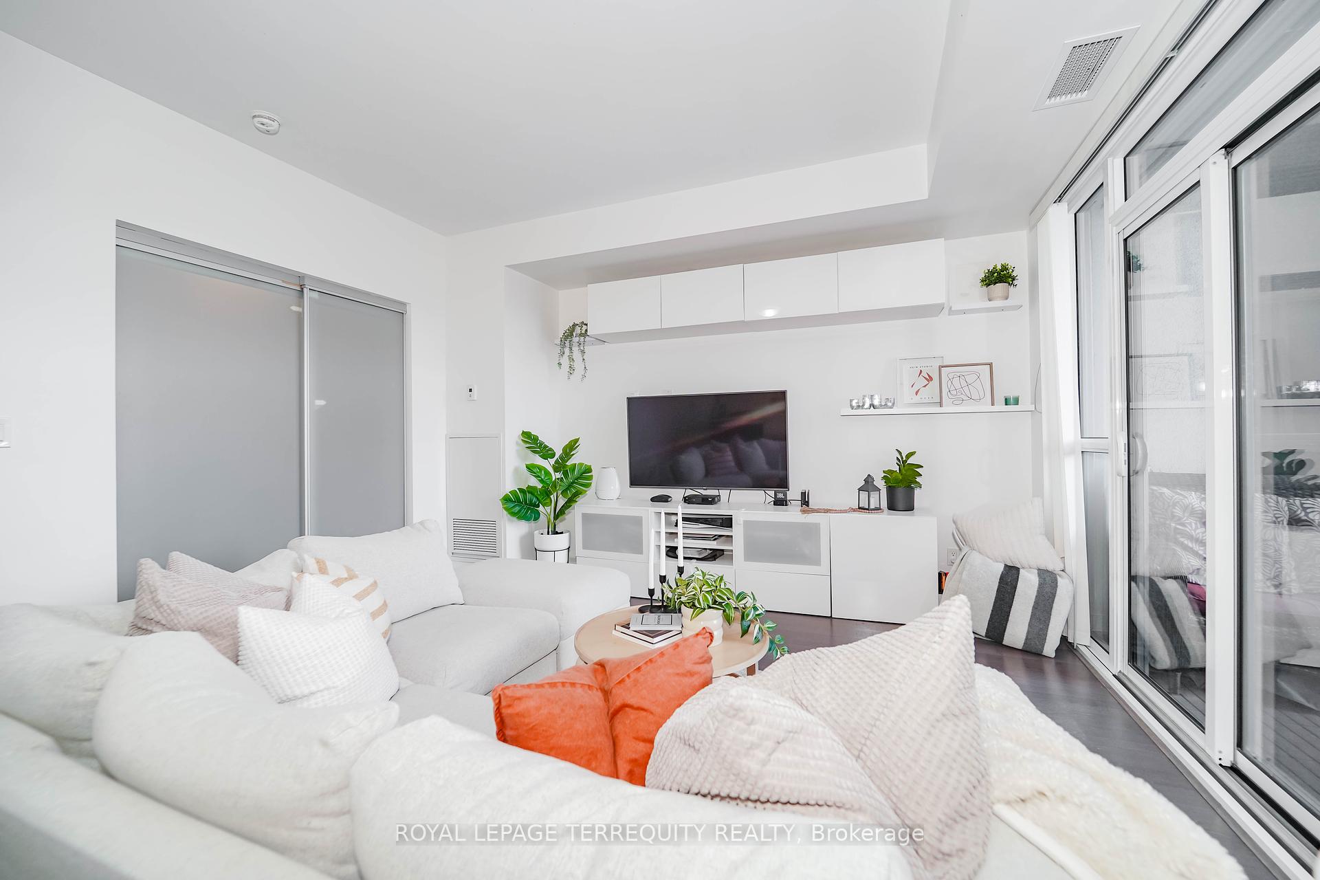 #301 - 501 St. Clair Ave W, Toronto, ON M5P0A2 | 2 Bedroom 2 Bathroom Condo Apt | Image 15