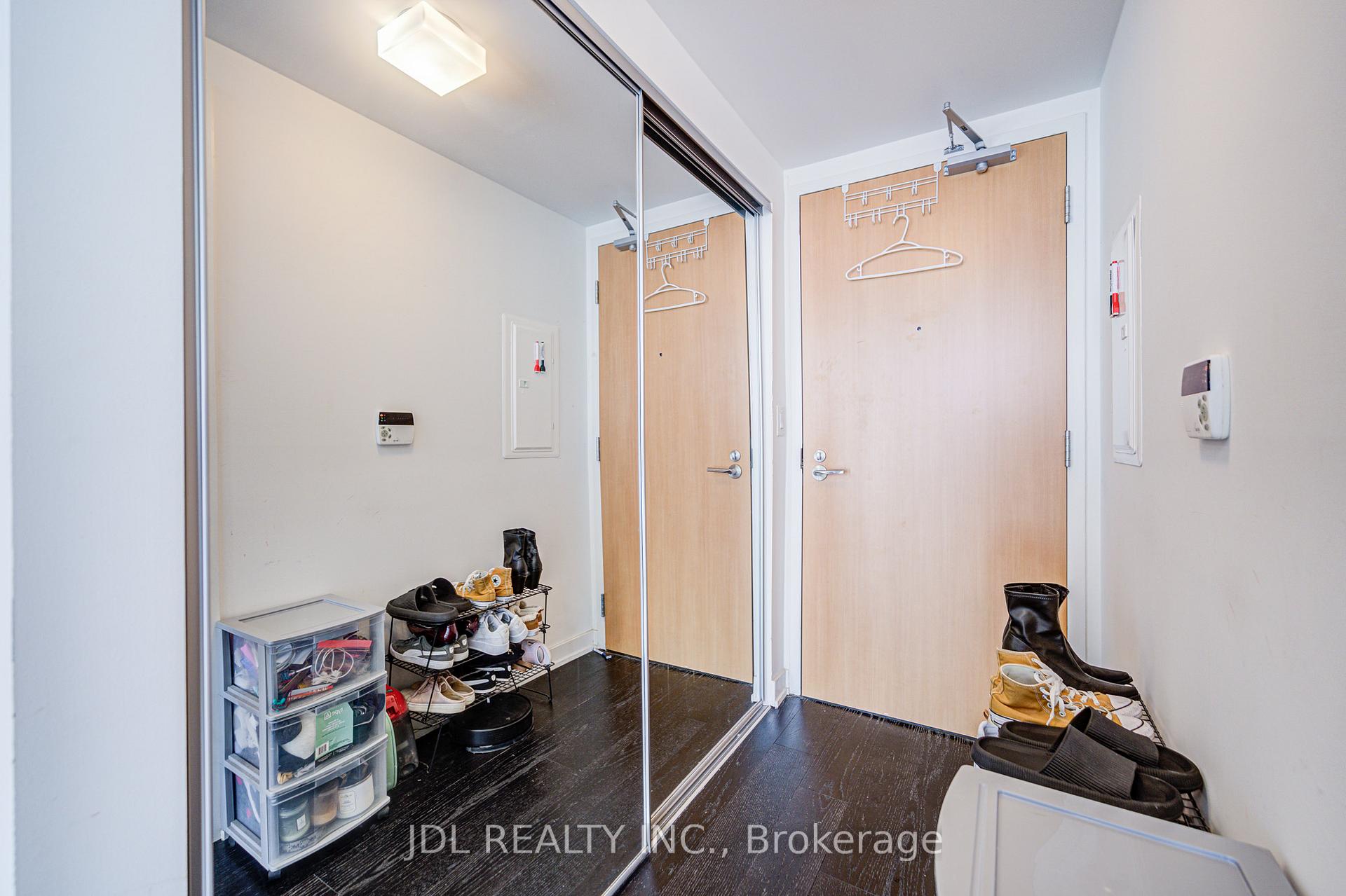 11 Wellesley St W, Toronto, ON M4Y0G4 | 0 Bedroom 1 Bathroom Condo Apt | Image 9