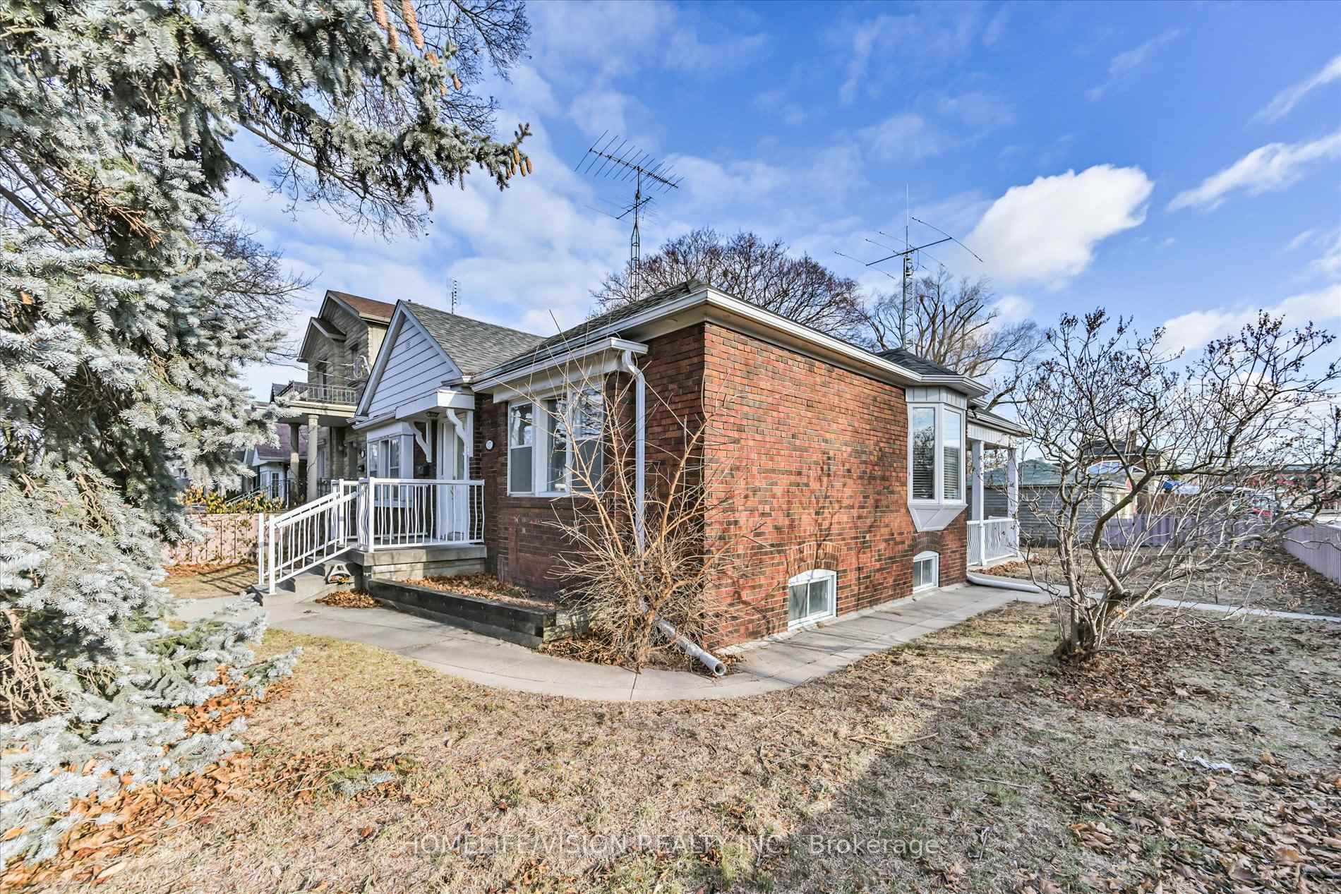 127 Randolph Rd, Toronto, ON M4G3S3 | 2 Bedroom 2 Bathroom Detached House | Image 2