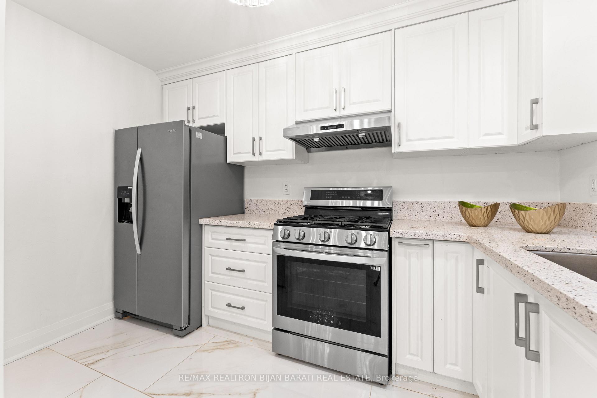 17 Wyvern Rd, Toronto, ON M2K2K3 | 4 Bedroom 5 Bathroom Detached House | Image 12