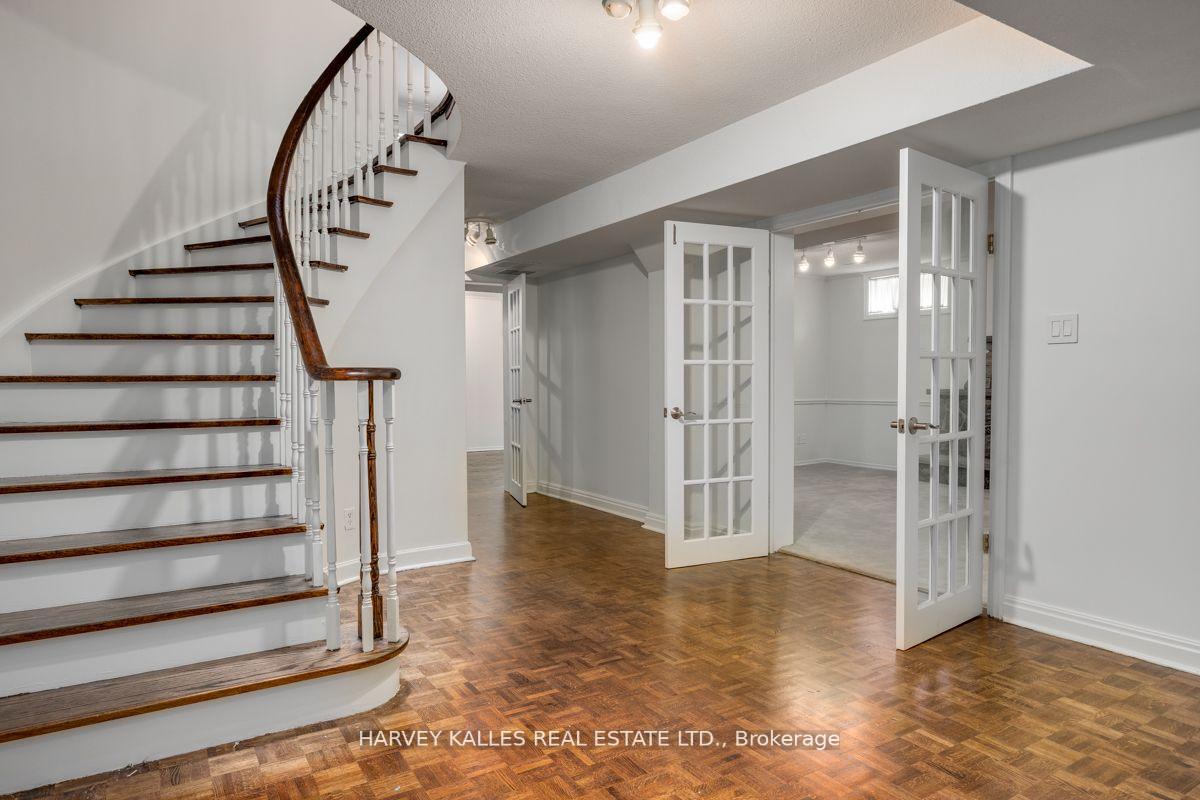 15 Old Colony Rd, Toronto, ON M2L2J7 | 4 Bedroom 6 Bathroom Detached House | Image 34