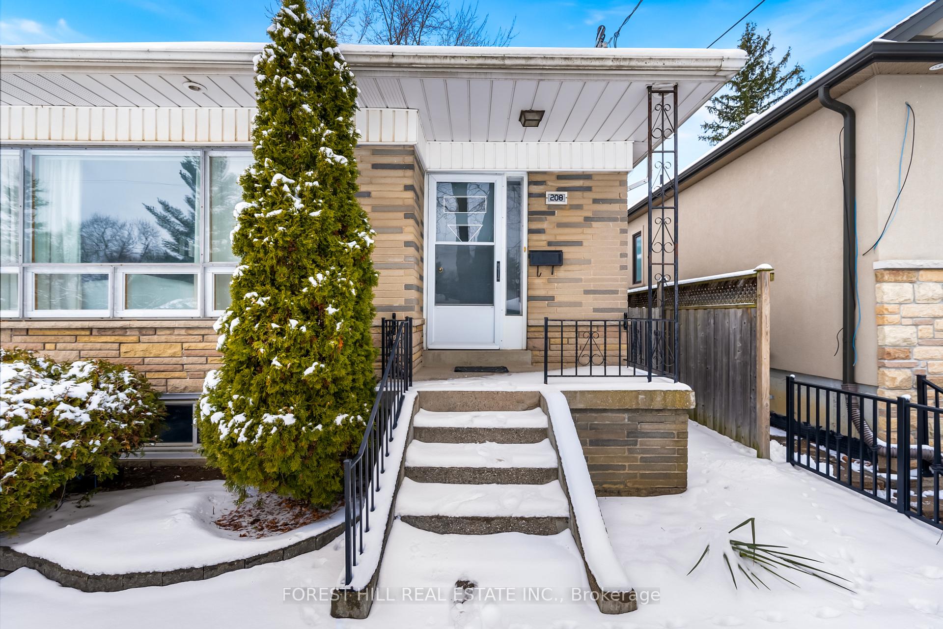 208 Park Home Ave, Toronto, ON M2R1A2 | 3 Bedroom 2 Bathroom Detached House | Image 3