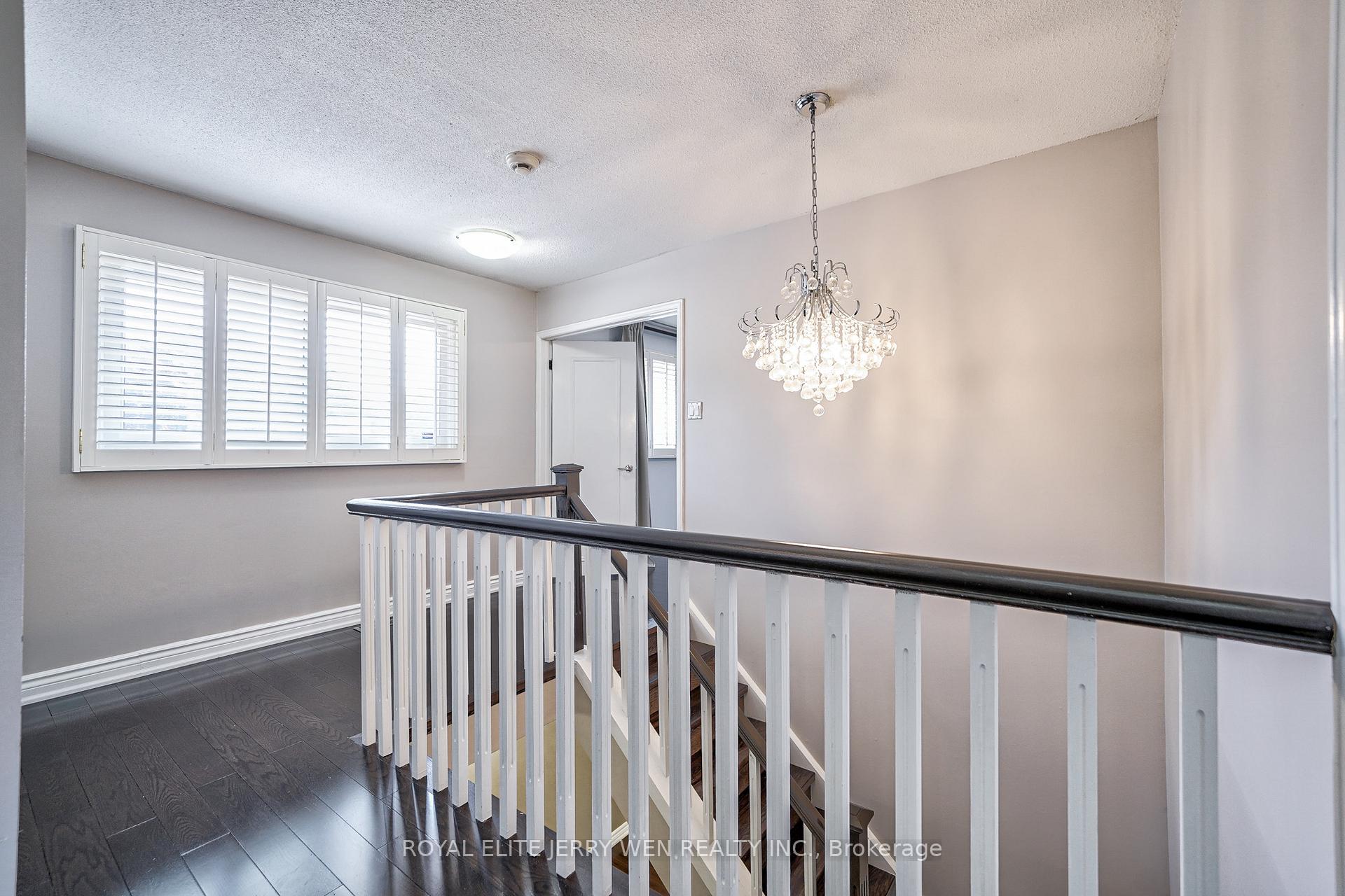 10 Mellowood Dr, Toronto, ON M2L2E3 | 4 Bedroom 3 Bathroom Detached House | Image 11