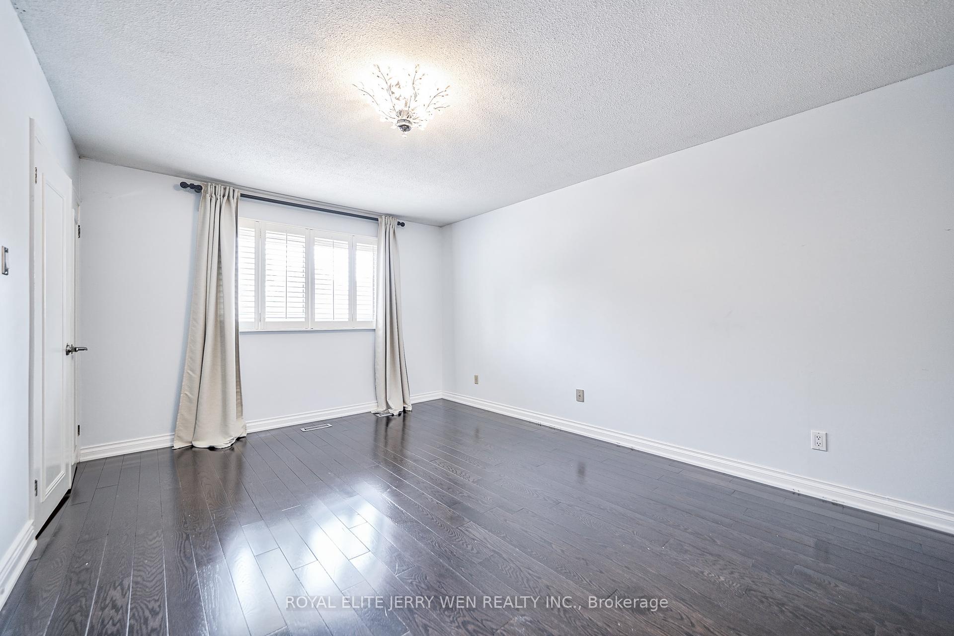 10 Mellowood Dr, Toronto, ON M2L2E3 | 4 Bedroom 3 Bathroom Detached House | Image 13