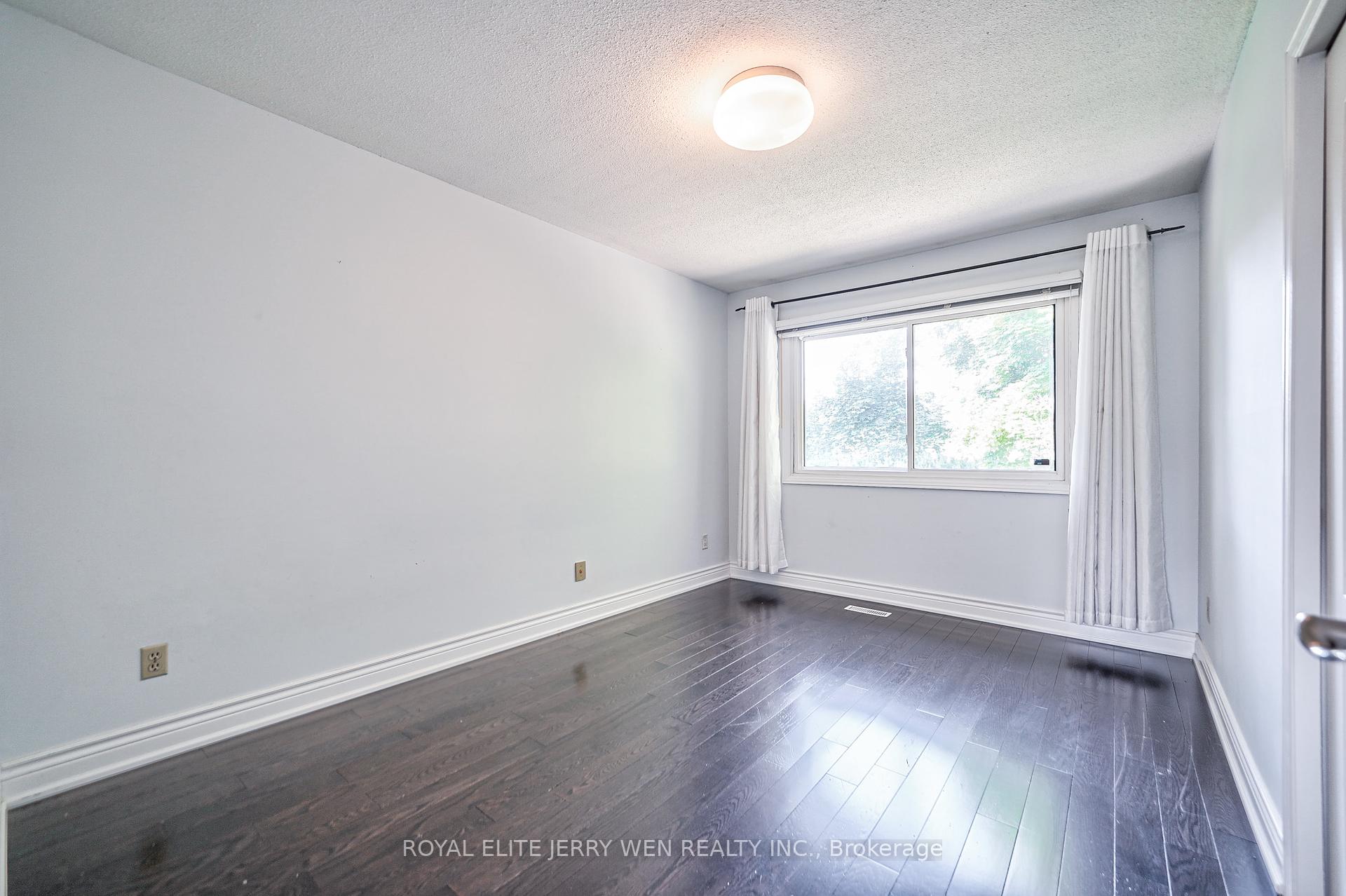 10 Mellowood Dr, Toronto, ON M2L2E3 | 4 Bedroom 3 Bathroom Detached House | Image 14