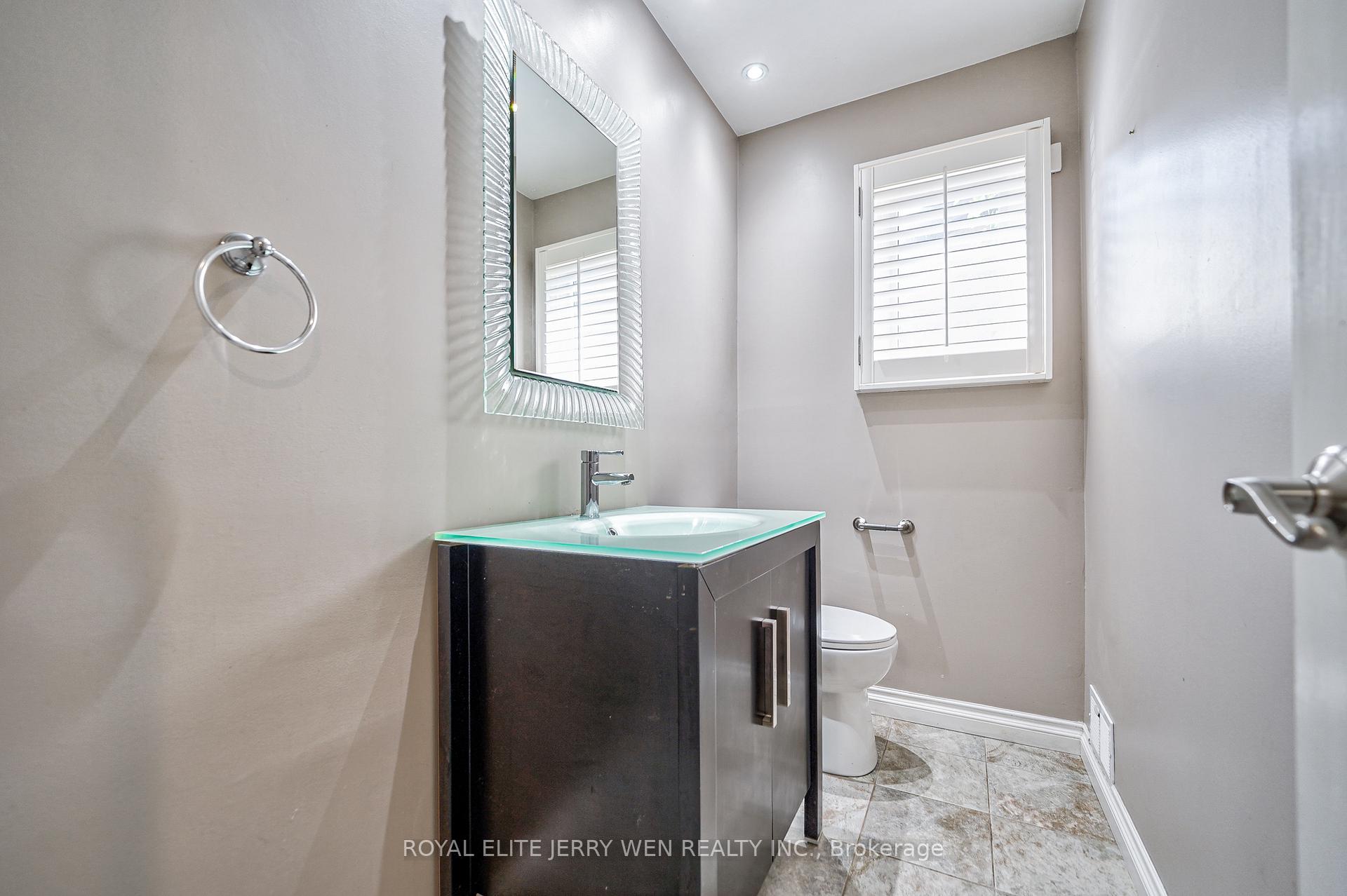 10 Mellowood Dr, Toronto, ON M2L2E3 | 4 Bedroom 3 Bathroom Detached House | Image 16