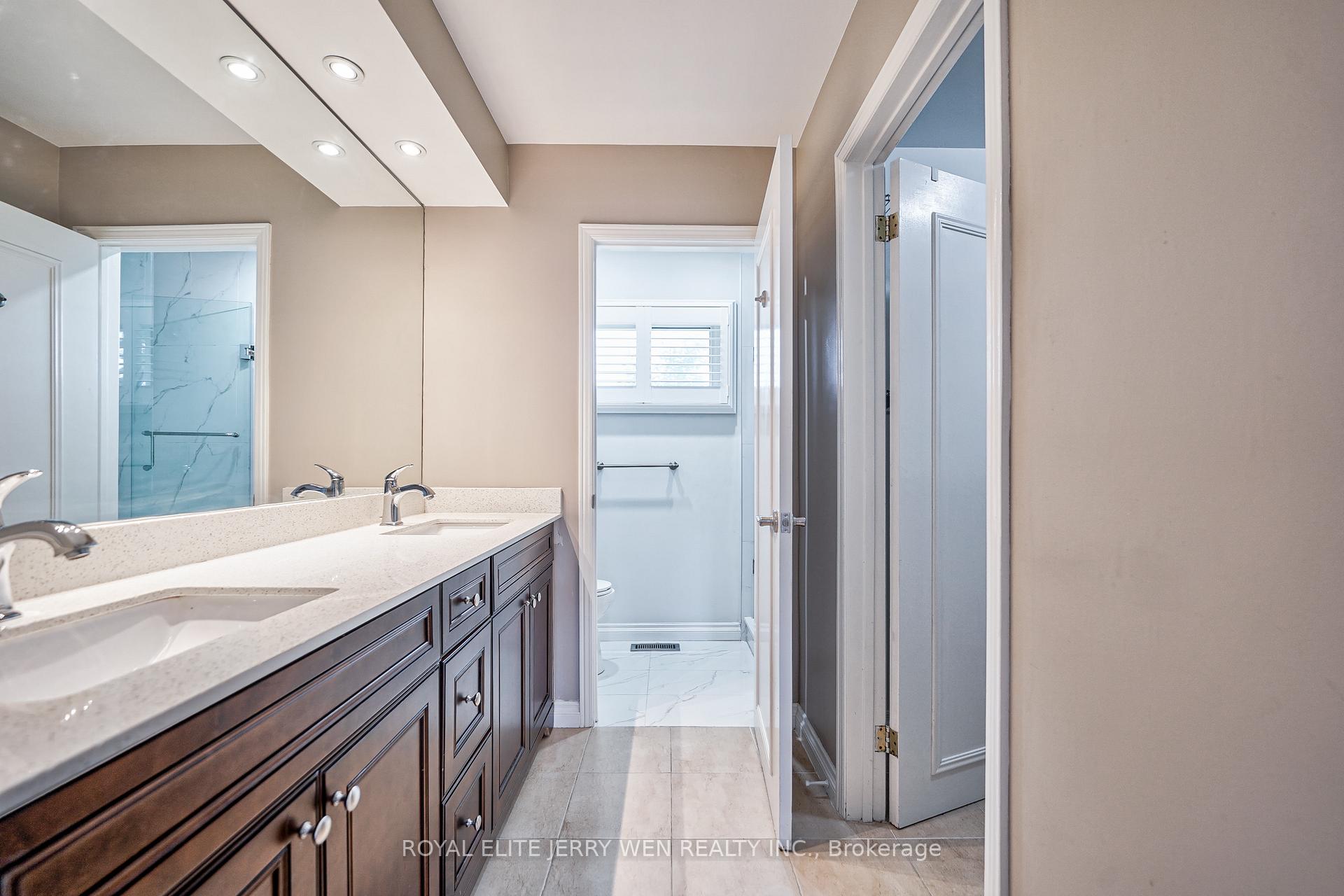 10 Mellowood Dr, Toronto, ON M2L2E3 | 4 Bedroom 3 Bathroom Detached House | Image 17