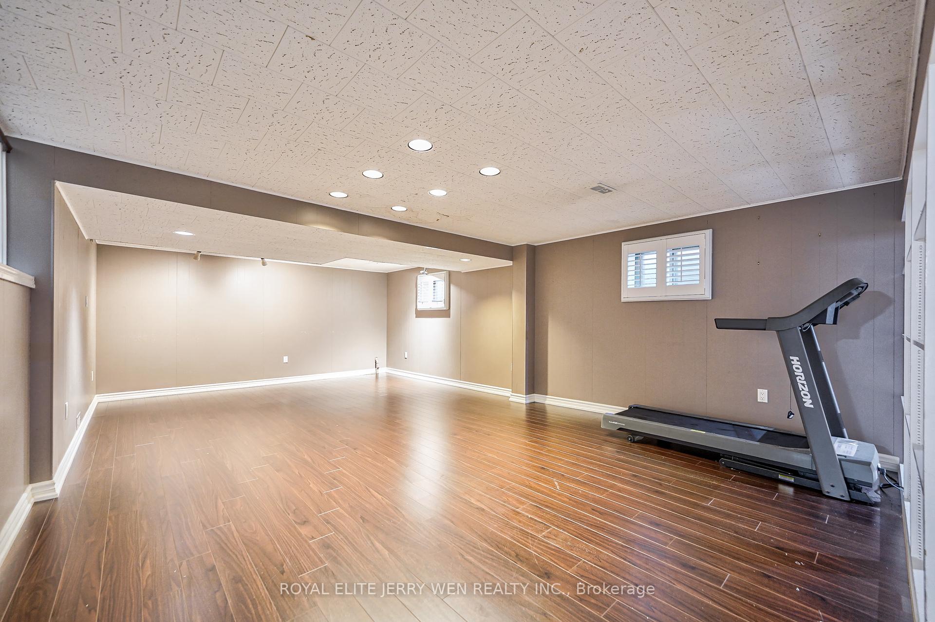 10 Mellowood Dr, Toronto, ON M2L2E3 | 4 Bedroom 3 Bathroom Detached House | Image 19