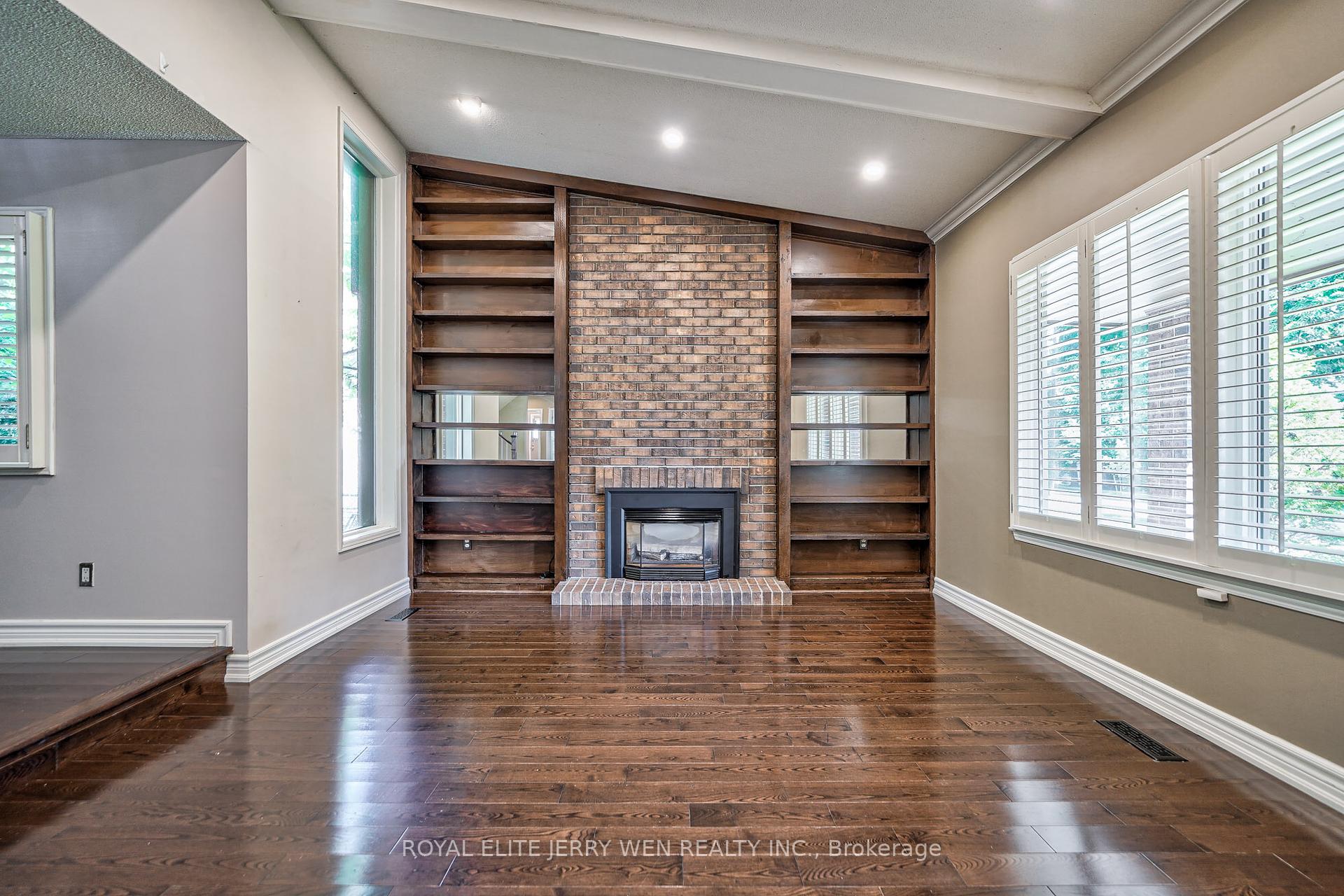 10 Mellowood Dr, Toronto, ON M2L2E3 | 4 Bedroom 3 Bathroom Detached House | Image 2