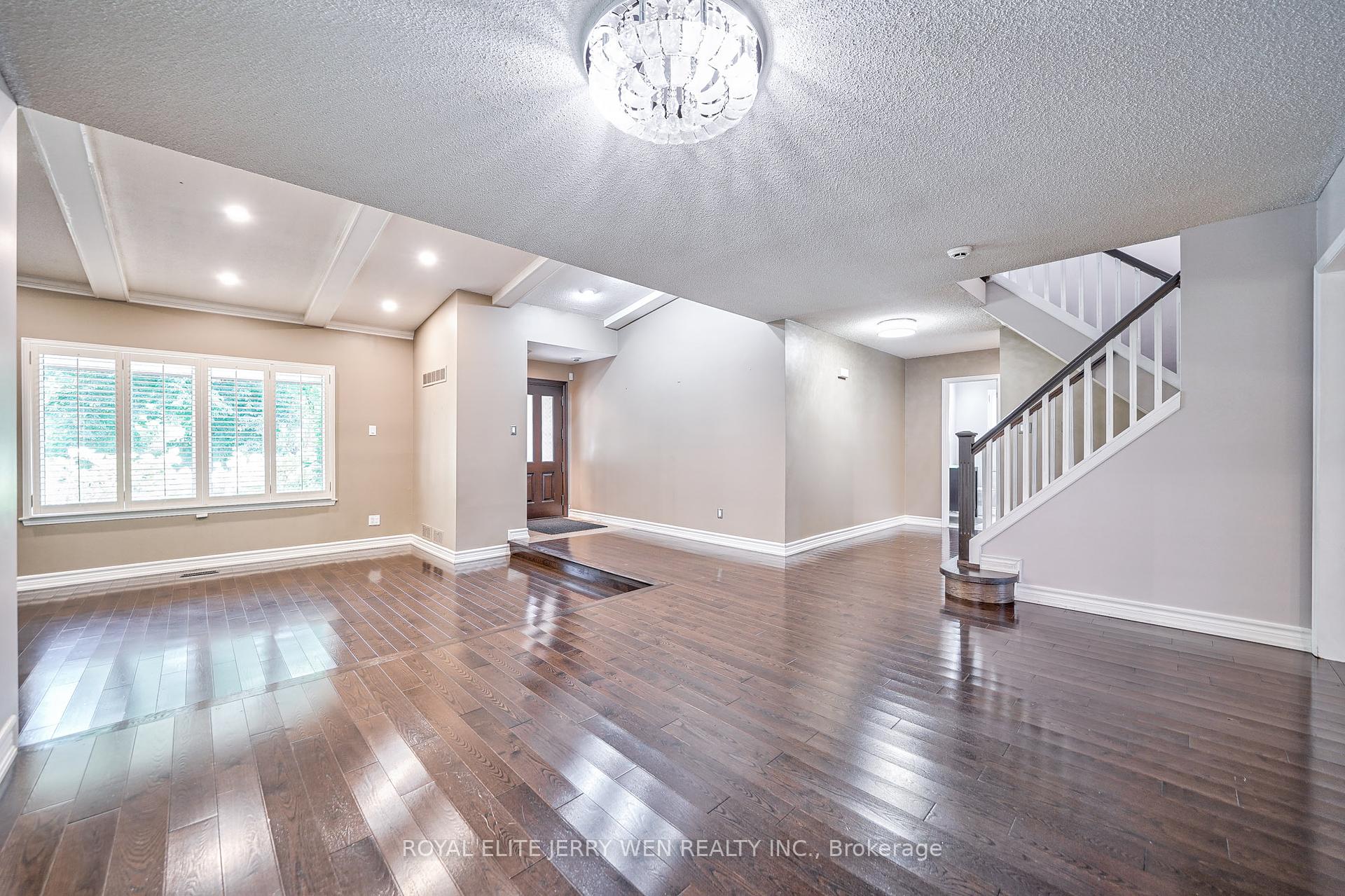 10 Mellowood Dr, Toronto, ON M2L2E3 | 4 Bedroom 3 Bathroom Detached House | Image 6