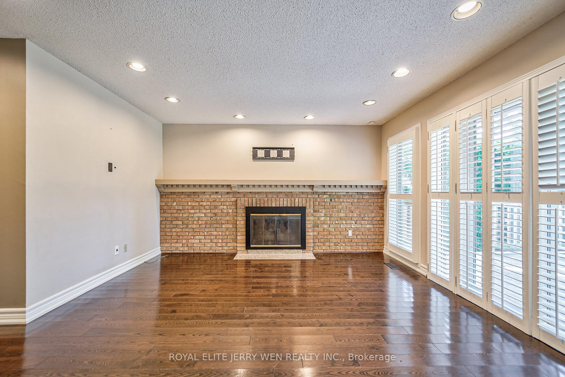 10 Mellowood Dr, Toronto, ON M2L2E3 | 4 Bedroom 3 Bathroom Detached House | Image 7