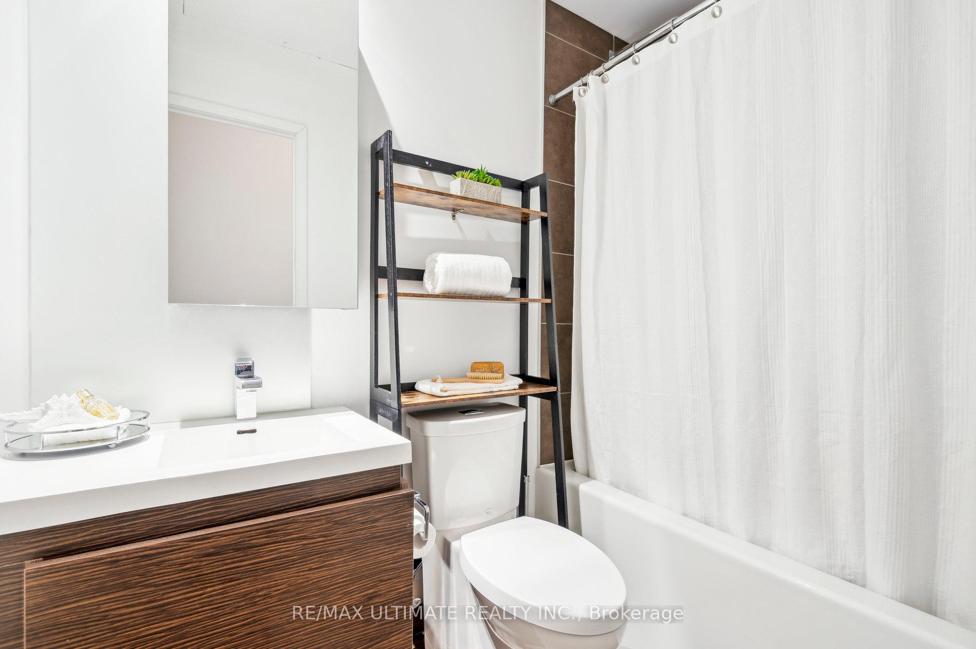 #121 - 1030 King St W, Toronto, ON M6K3N3 | 2 Bedroom 3 Bathroom Condo Townhouse | Image 23