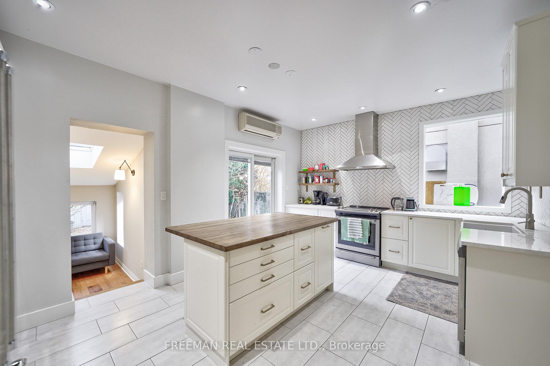 555 Markham St, Toronto, ON M6G2L6 | 5 Bedroom 3 Bathroom Semi-Detached House | Image 10