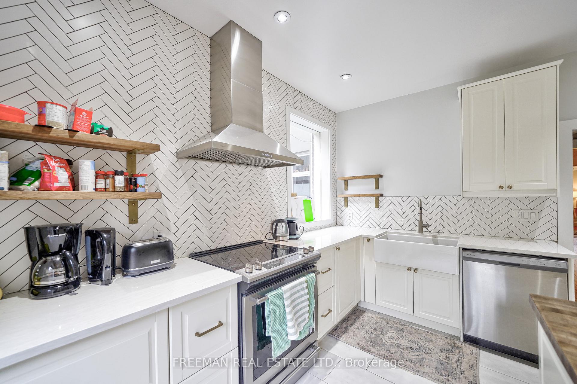 555 Markham St, Toronto, ON M6G2L6 | 5 Bedroom 3 Bathroom Semi-Detached House | Image 11