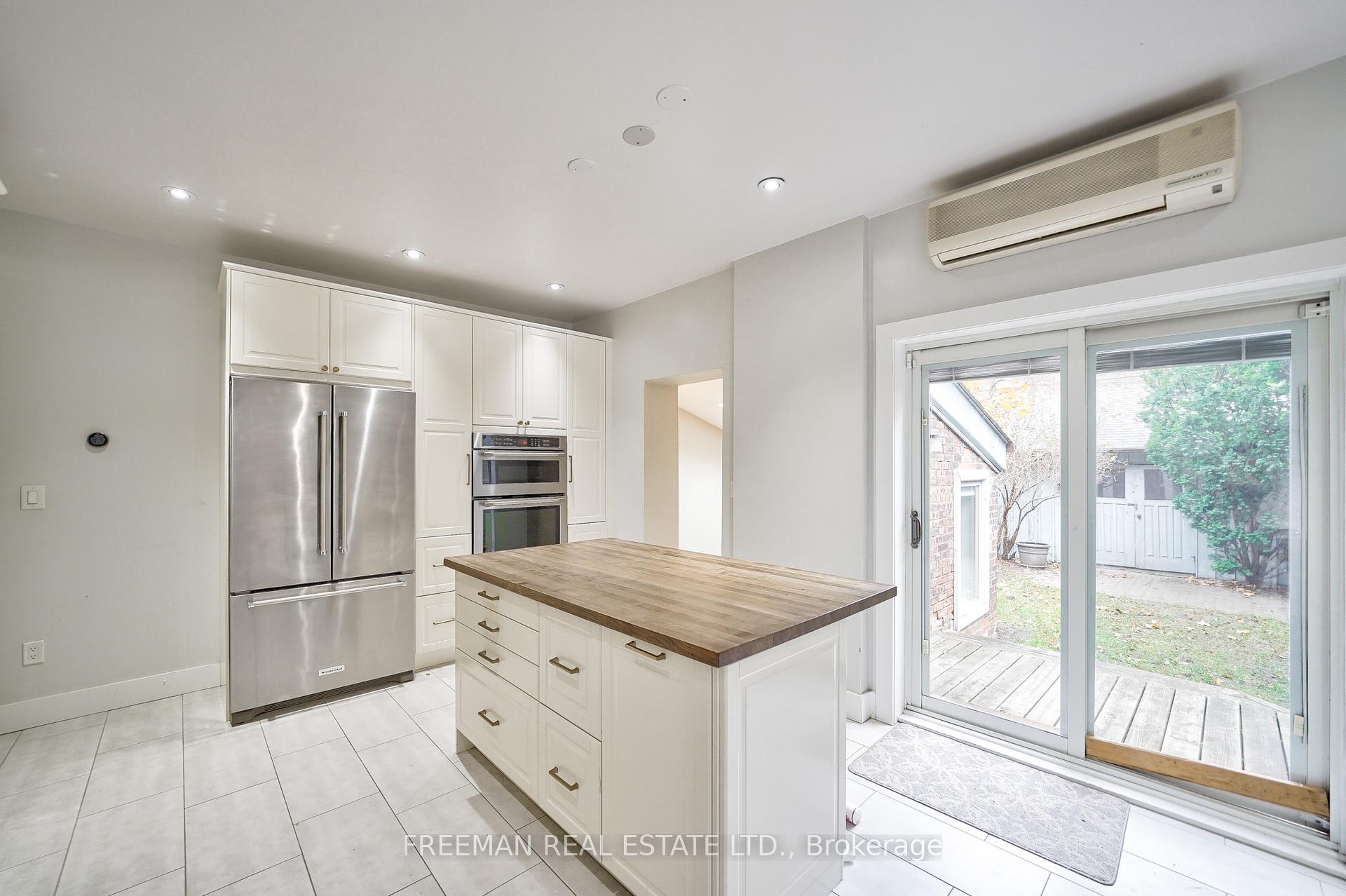 555 Markham St, Toronto, ON M6G2L6 | 5 Bedroom 3 Bathroom Semi-Detached House | Image 12