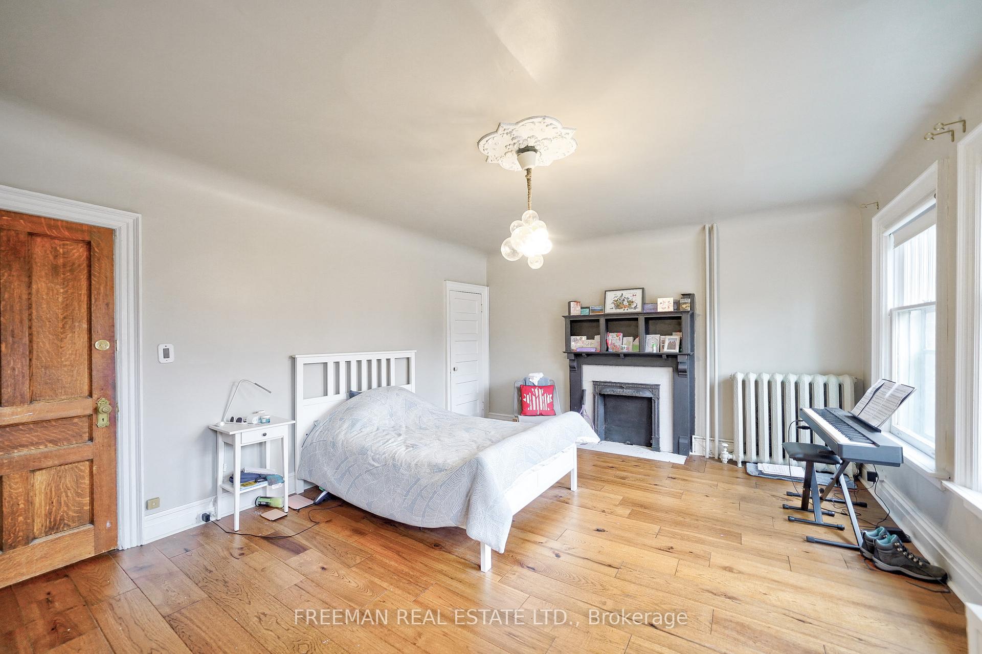 555 Markham St, Toronto, ON M6G2L6 | 5 Bedroom 3 Bathroom Semi-Detached House | Image 16