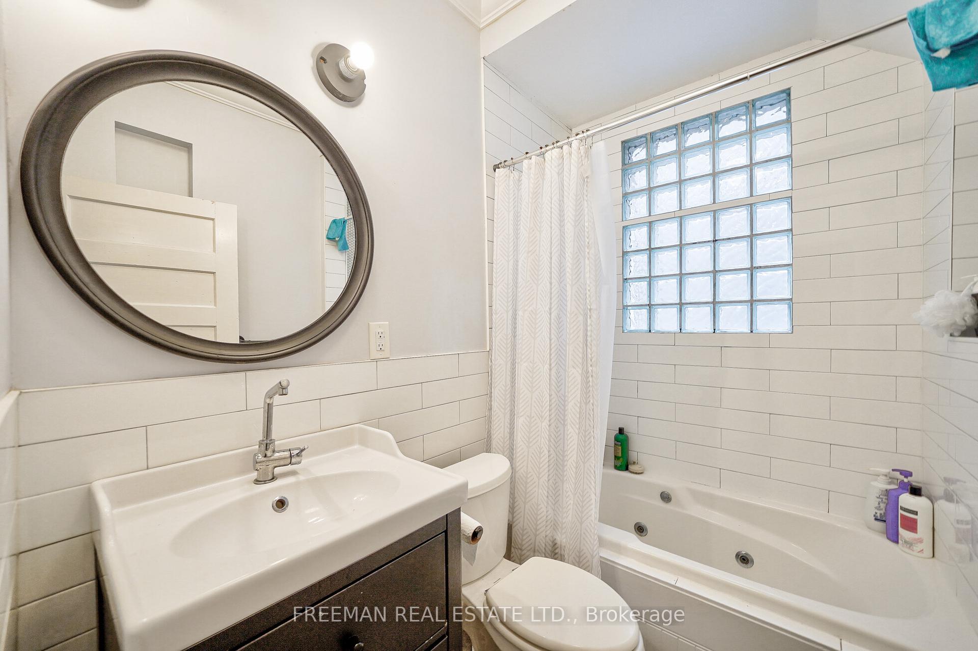 555 Markham St, Toronto, ON M6G2L6 | 5 Bedroom 3 Bathroom Semi-Detached House | Image 9