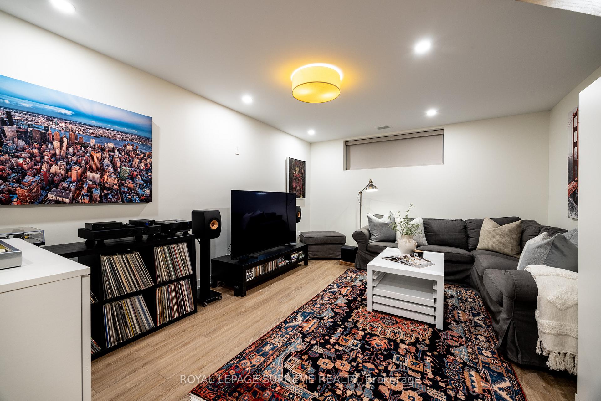 27 Palmerston Sq, Toronto, ON M6G2S8 | 3 Bedroom 4 Bathroom Detached House | Image 34