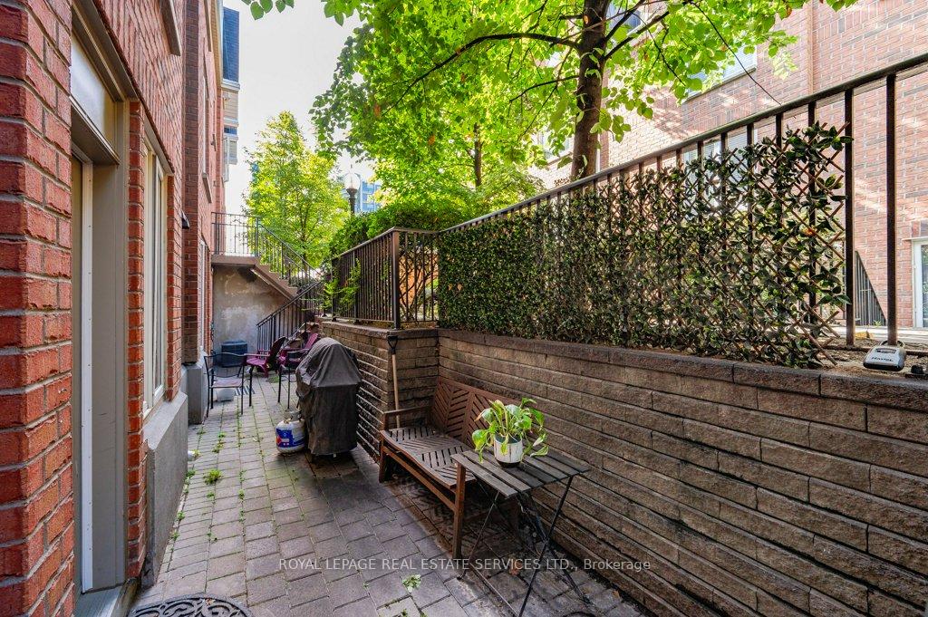 #521 - 10 Douro St, Toronto, ON M6K3M4 | 2 Bedroom 1 Bathroom Condo Townhouse | Image 5