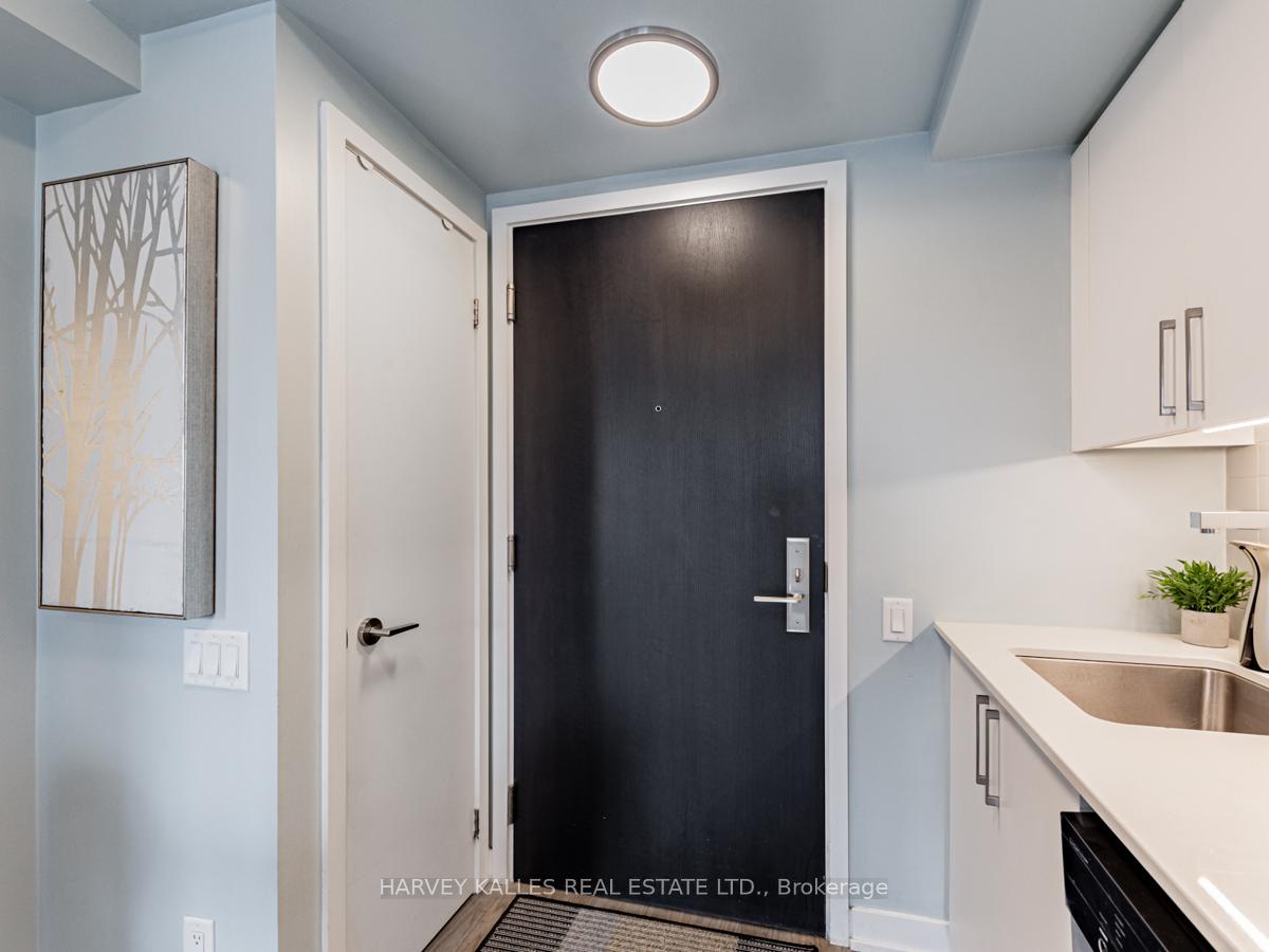 #902 - 38 Monte Kwinter Crt, Toronto, ON M3H0E2 | 1 Bedroom 1 Bathroom Condo Apt | Image 4