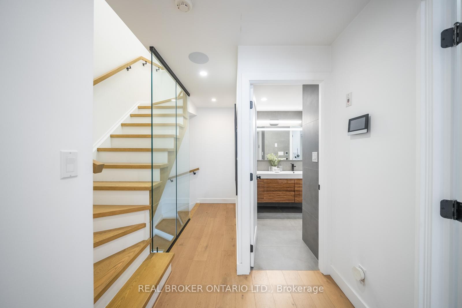 #355 - 32 Stadium Rd, Toronto, ON M5V3P4 | 2 Bedroom 2 Bathroom Condo Townhouse | Image 14