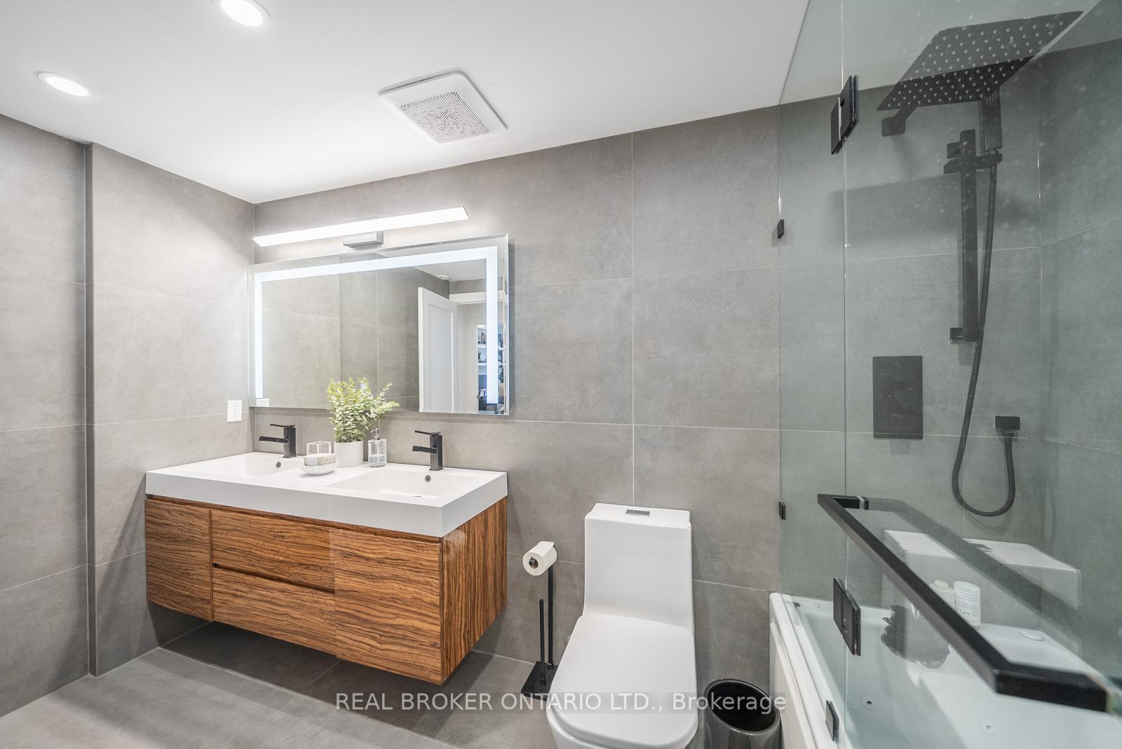 #355 - 32 Stadium Rd, Toronto, ON M5V3P4 | 2 Bedroom 2 Bathroom Condo Townhouse | Image 20