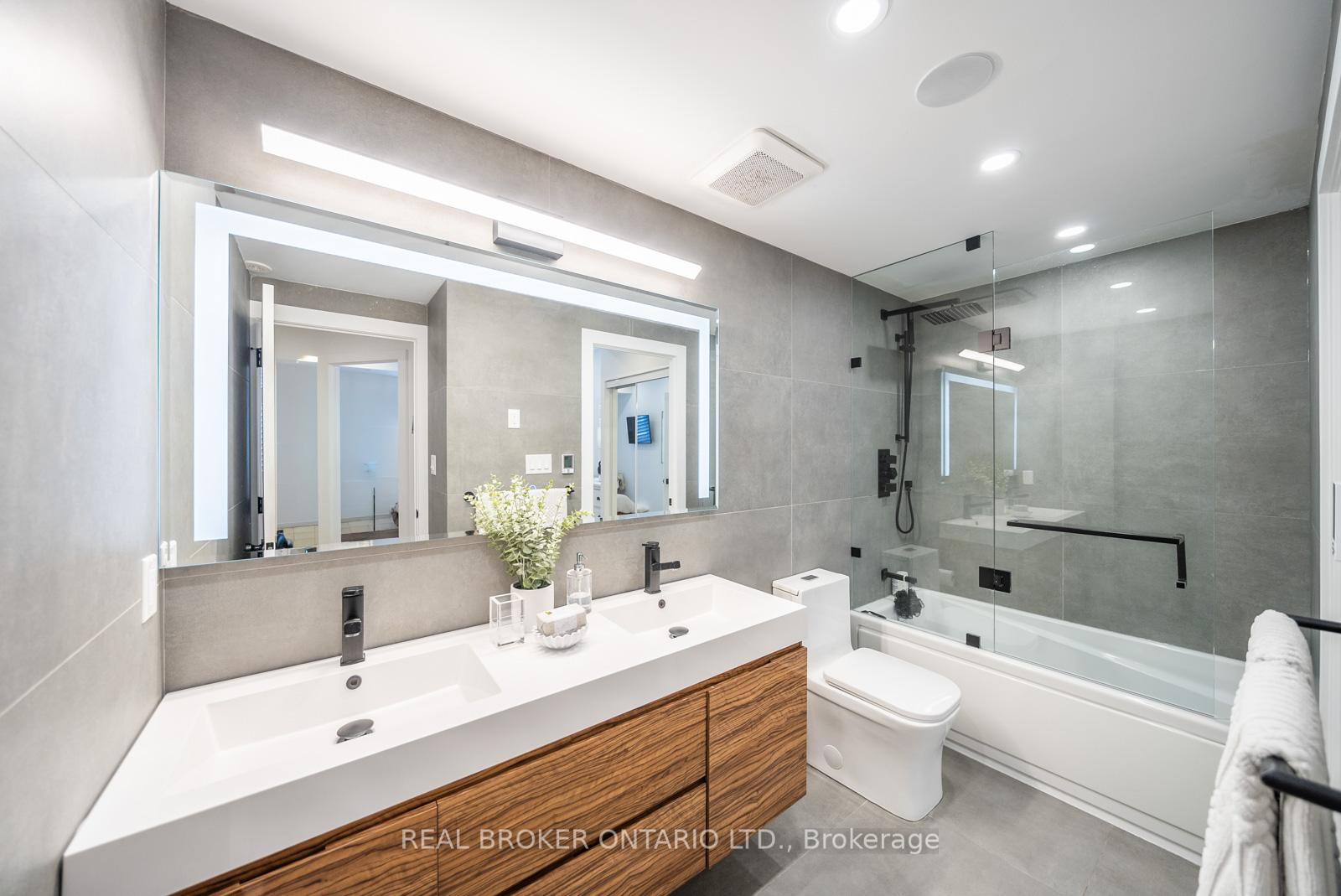 #355 - 32 Stadium Rd, Toronto, ON M5V3P4 | 2 Bedroom 2 Bathroom Condo Townhouse | Image 21