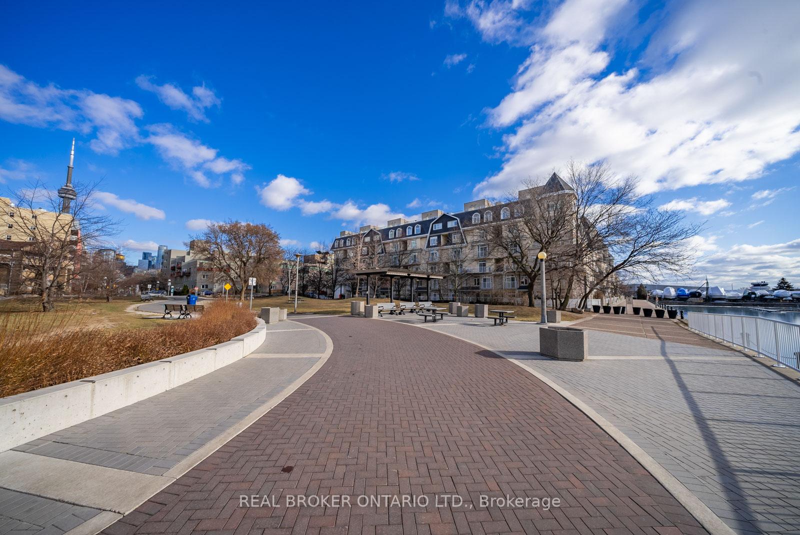 #355 - 32 Stadium Rd, Toronto, ON M5V3P4 | 2 Bedroom 2 Bathroom Condo Townhouse | Image 8