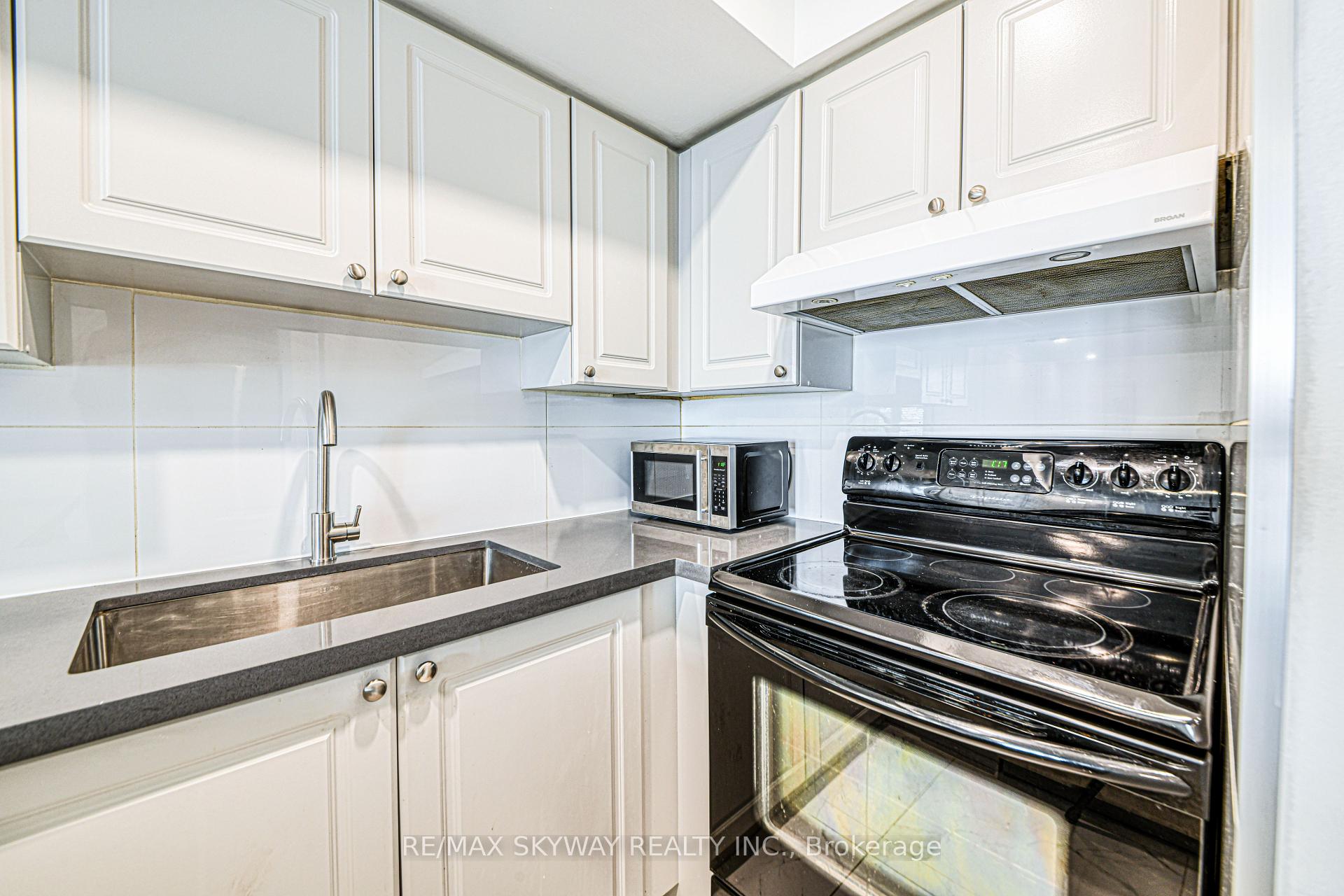 #614 - 98 Strachan Ave, Toronto, ON M6J3M6 | 2 Bedroom 1 Bathroom Condo Townhouse | Image 10