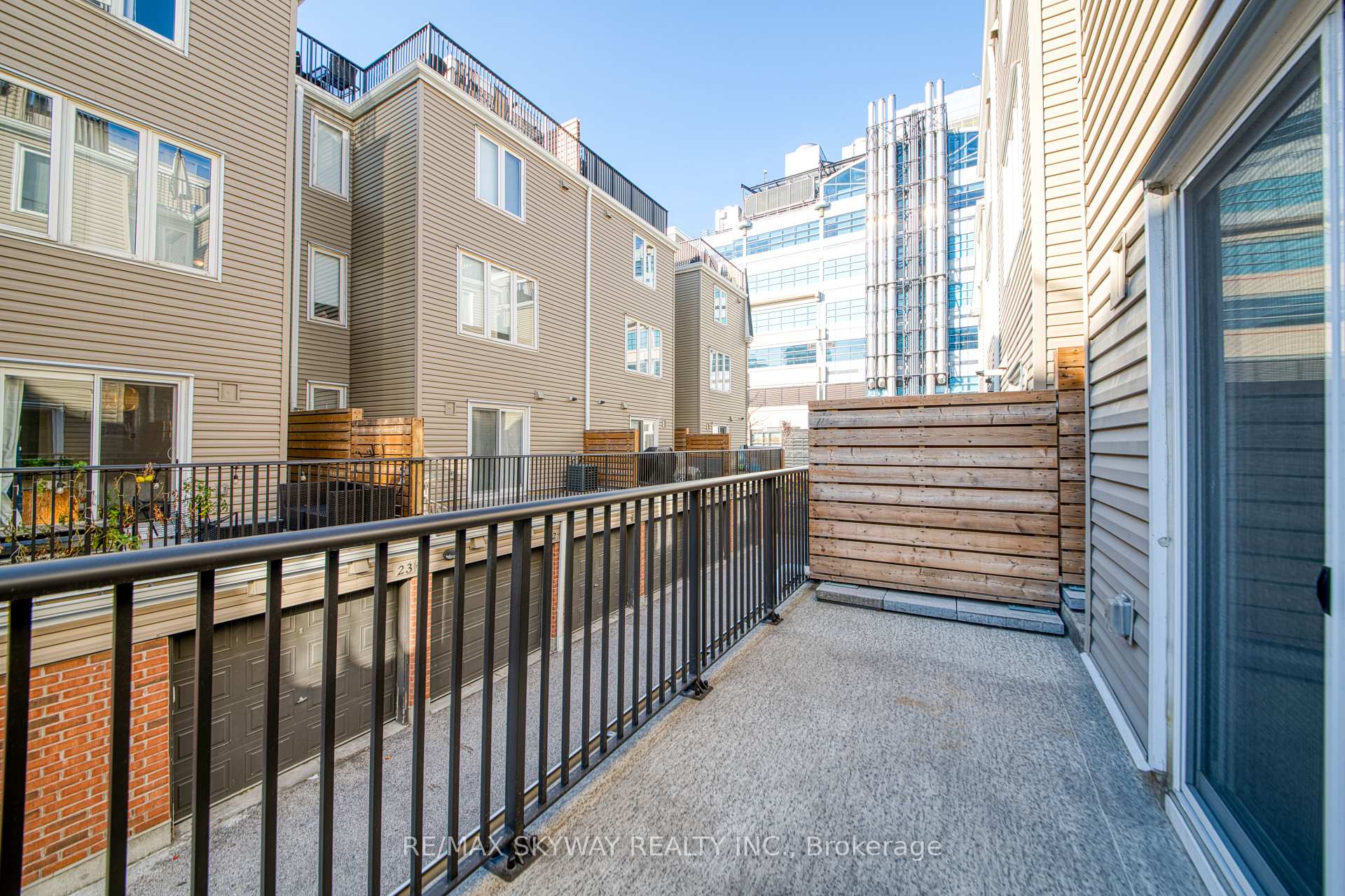 #614 - 98 Strachan Ave, Toronto, ON M6J3M6 | 2 Bedroom 1 Bathroom Condo Townhouse | Image 16