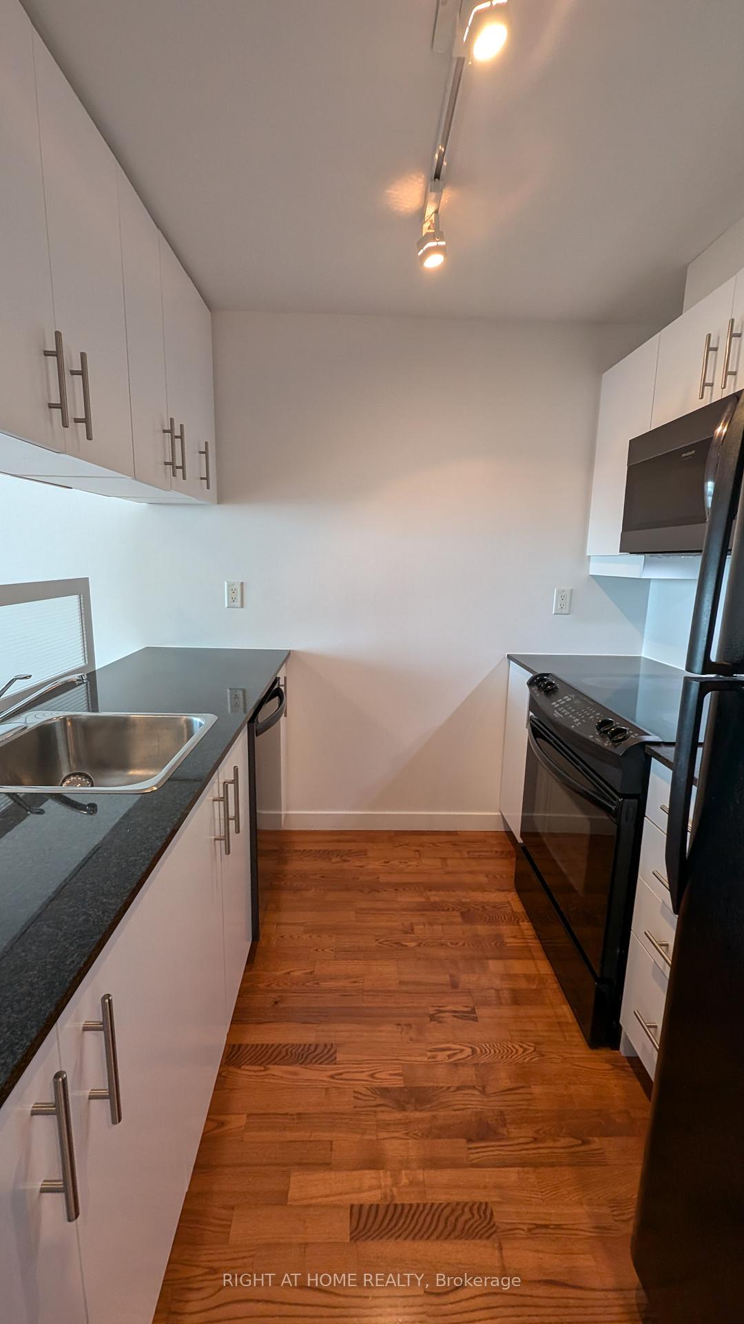 #2104 - 281 Mutual St, Toronto, ON M4Y3C4 | 1 Bedroom 1 Bathroom Condo Apt | Image 7