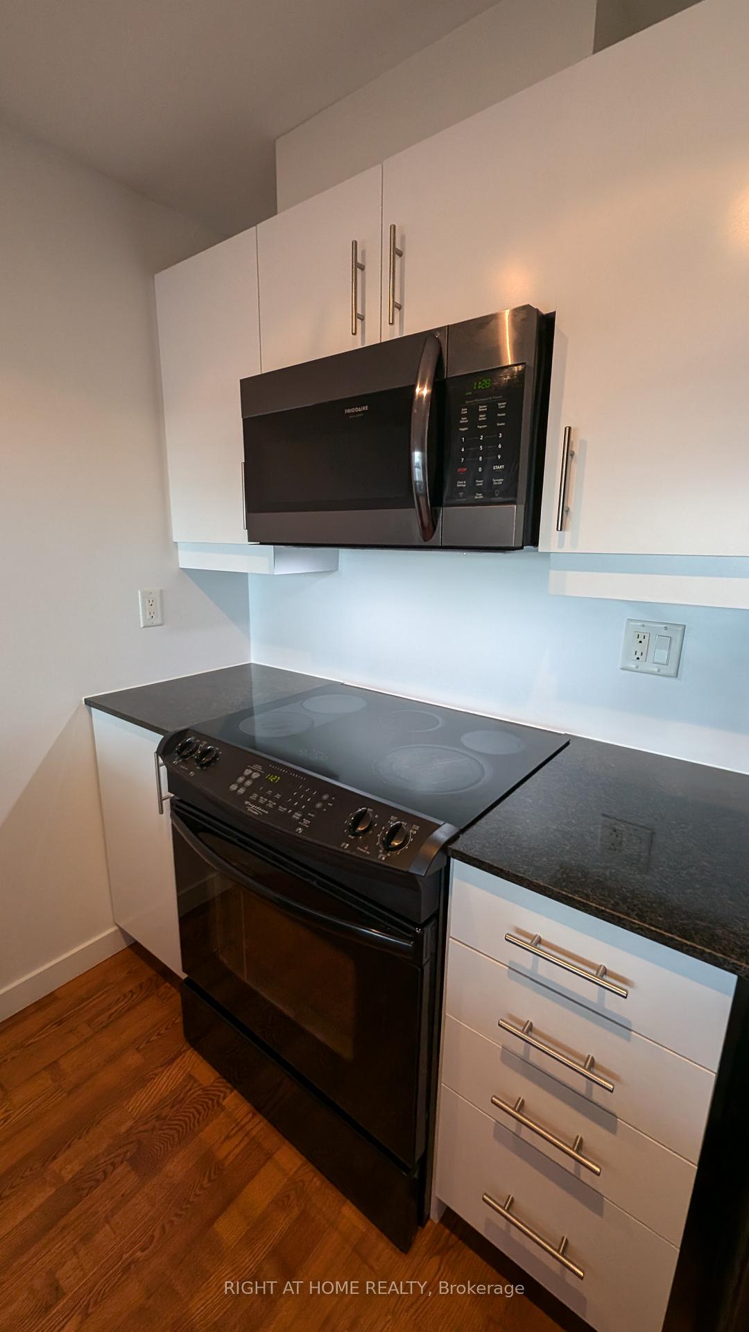 #2104 - 281 Mutual St, Toronto, ON M4Y3C4 | 1 Bedroom 1 Bathroom Condo Apt | Image 8