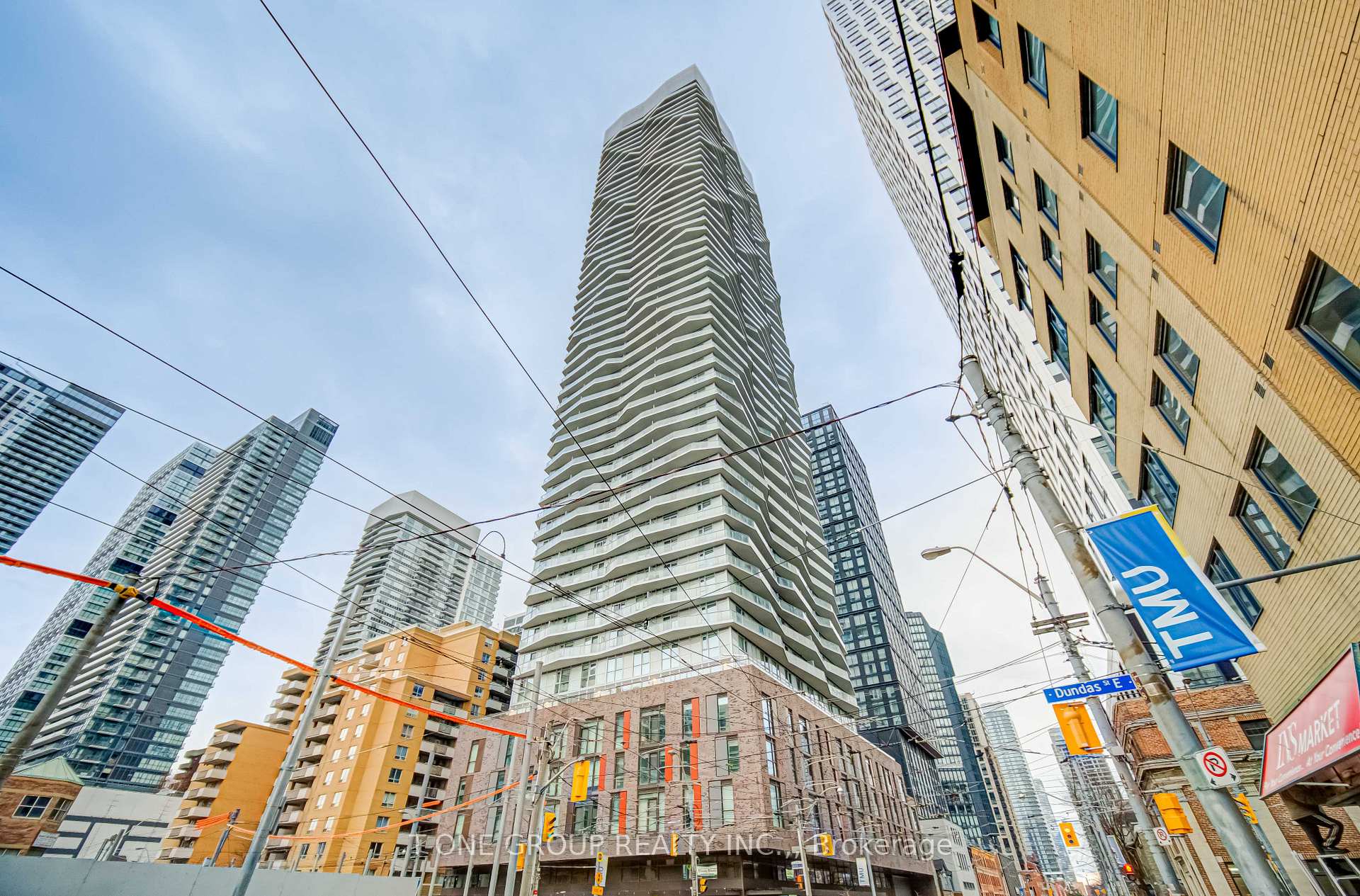 #905 - 100 Dalhousie St, Toronto, ON M5B0C7 | 1 Bedroom 1 Bathroom Condo Apt | Image 1