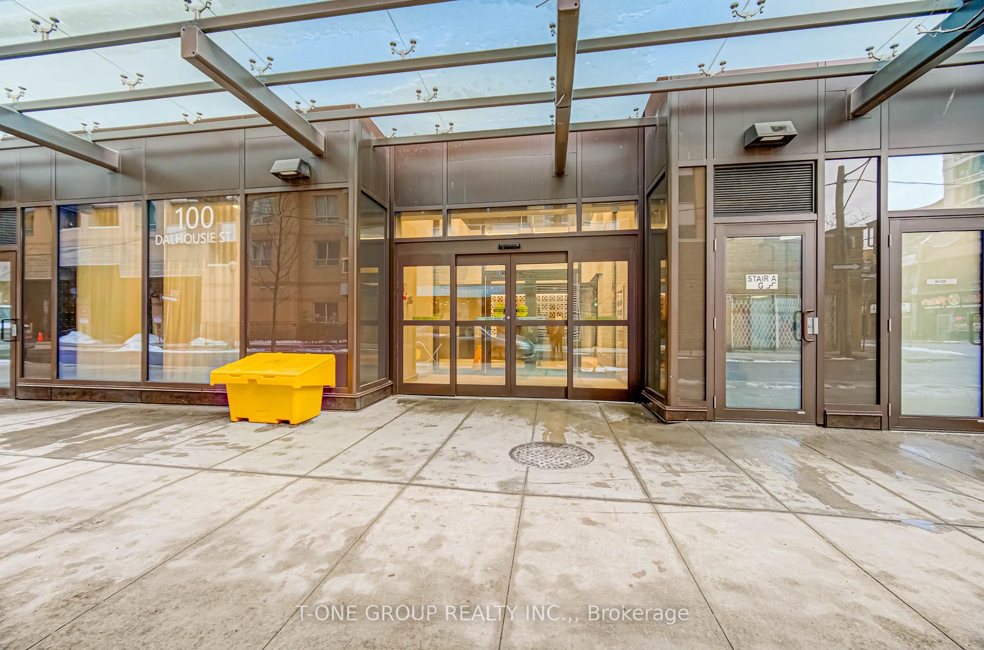 #905 - 100 Dalhousie St, Toronto, ON M5B0C7 | 1 Bedroom 1 Bathroom Condo Apt | Image 2