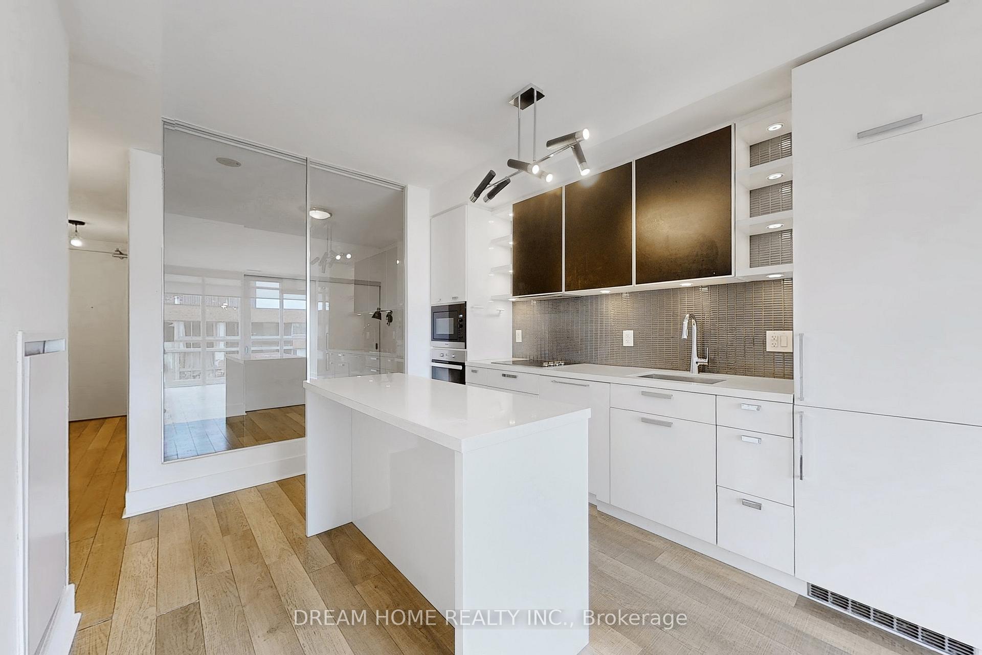 #1306 - 32 Davenport Rd, Toronto, ON M5R0B5 | 2 Bedroom 2 Bathroom Condo Apt | Image 2