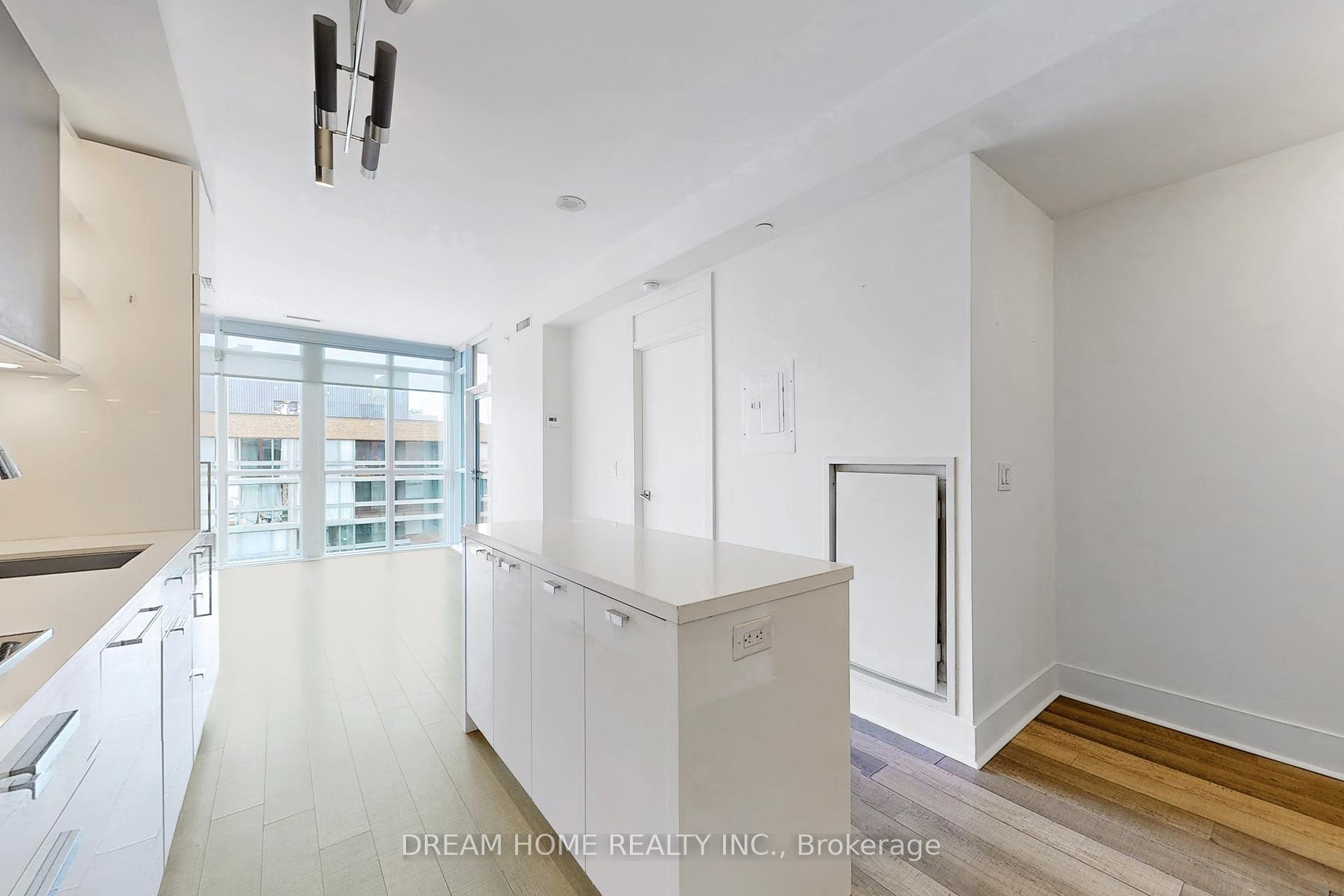 #1306 - 32 Davenport Rd, Toronto, ON M5R0B5 | 2 Bedroom 2 Bathroom Condo Apt | Image 4