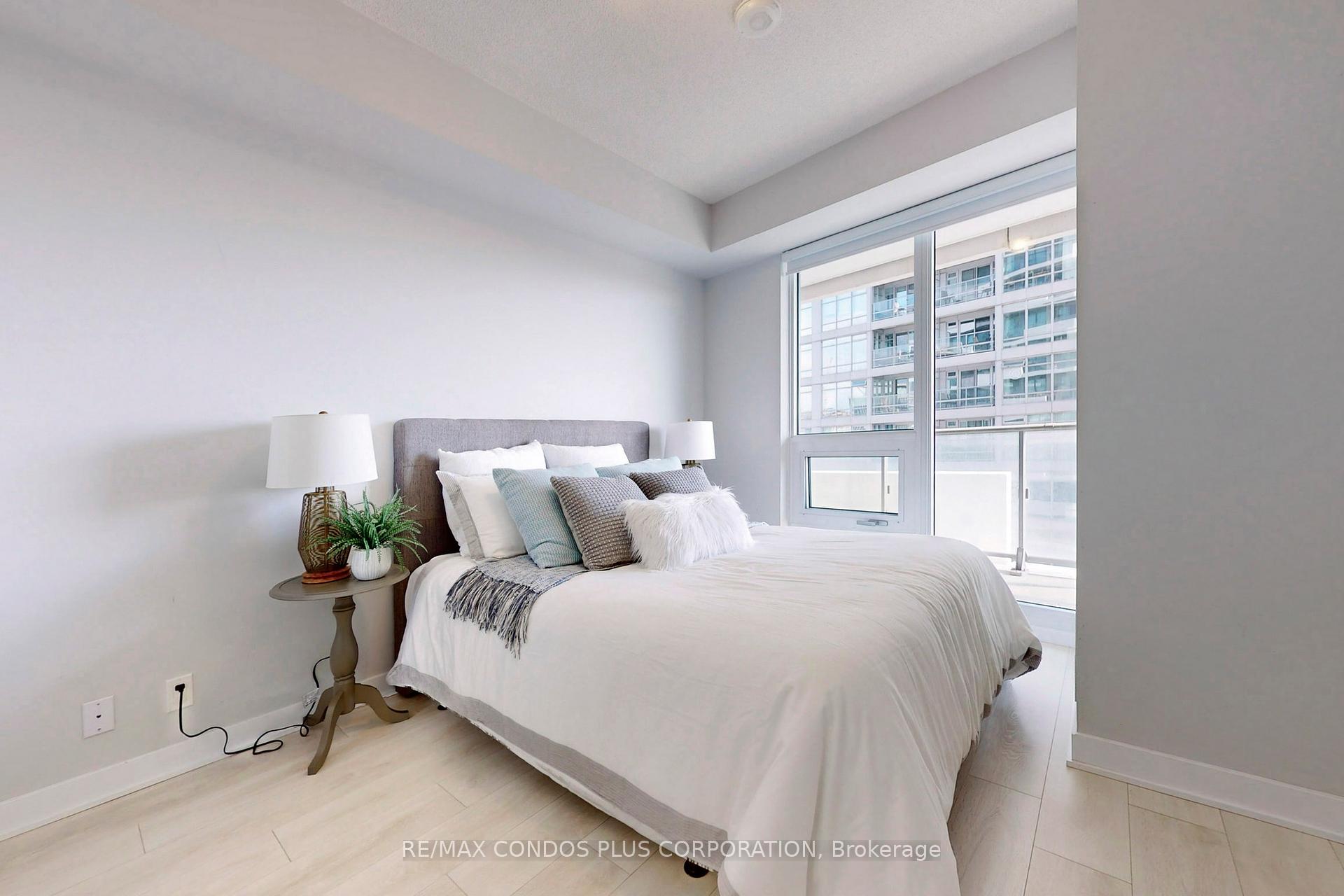 #2006 - 2221 Yonge St, Toronto, ON M4S0B8 | 1 Bedroom 1 Bathroom Condo Apt | Image 10