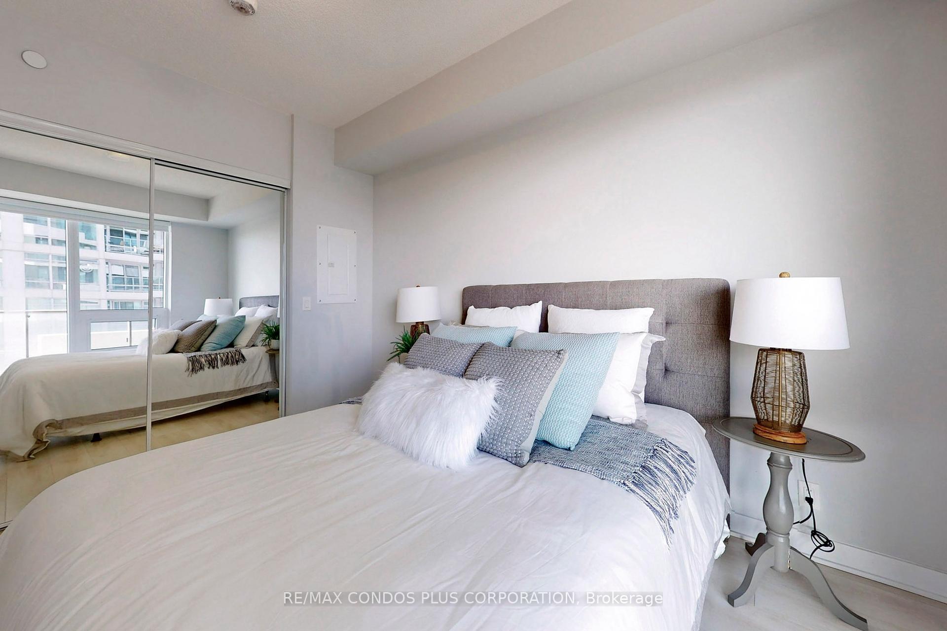 #2006 - 2221 Yonge St, Toronto, ON M4S0B8 | 1 Bedroom 1 Bathroom Condo Apt | Image 11