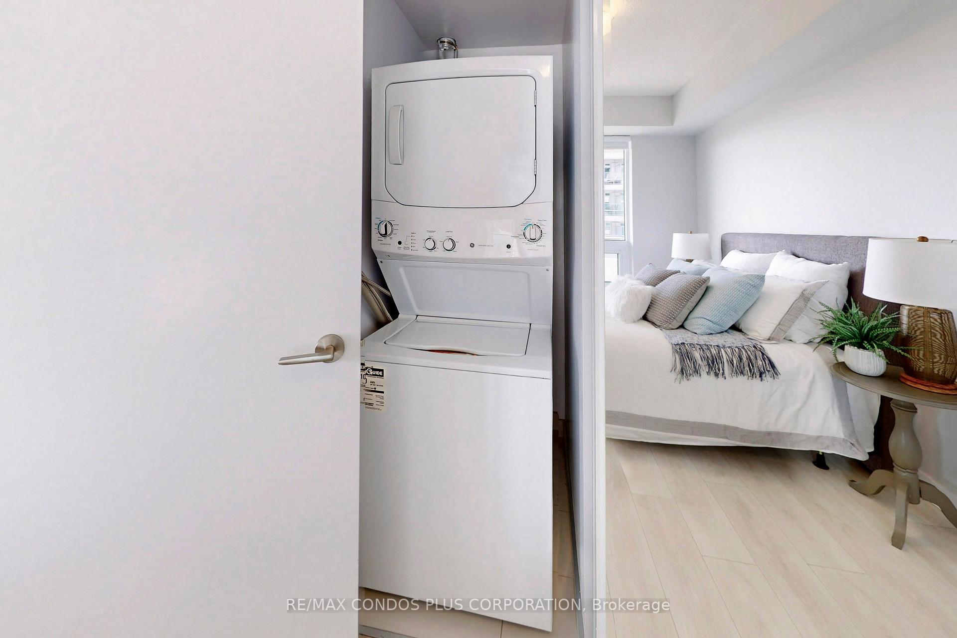 #2006 - 2221 Yonge St, Toronto, ON M4S0B8 | 1 Bedroom 1 Bathroom Condo Apt | Image 14