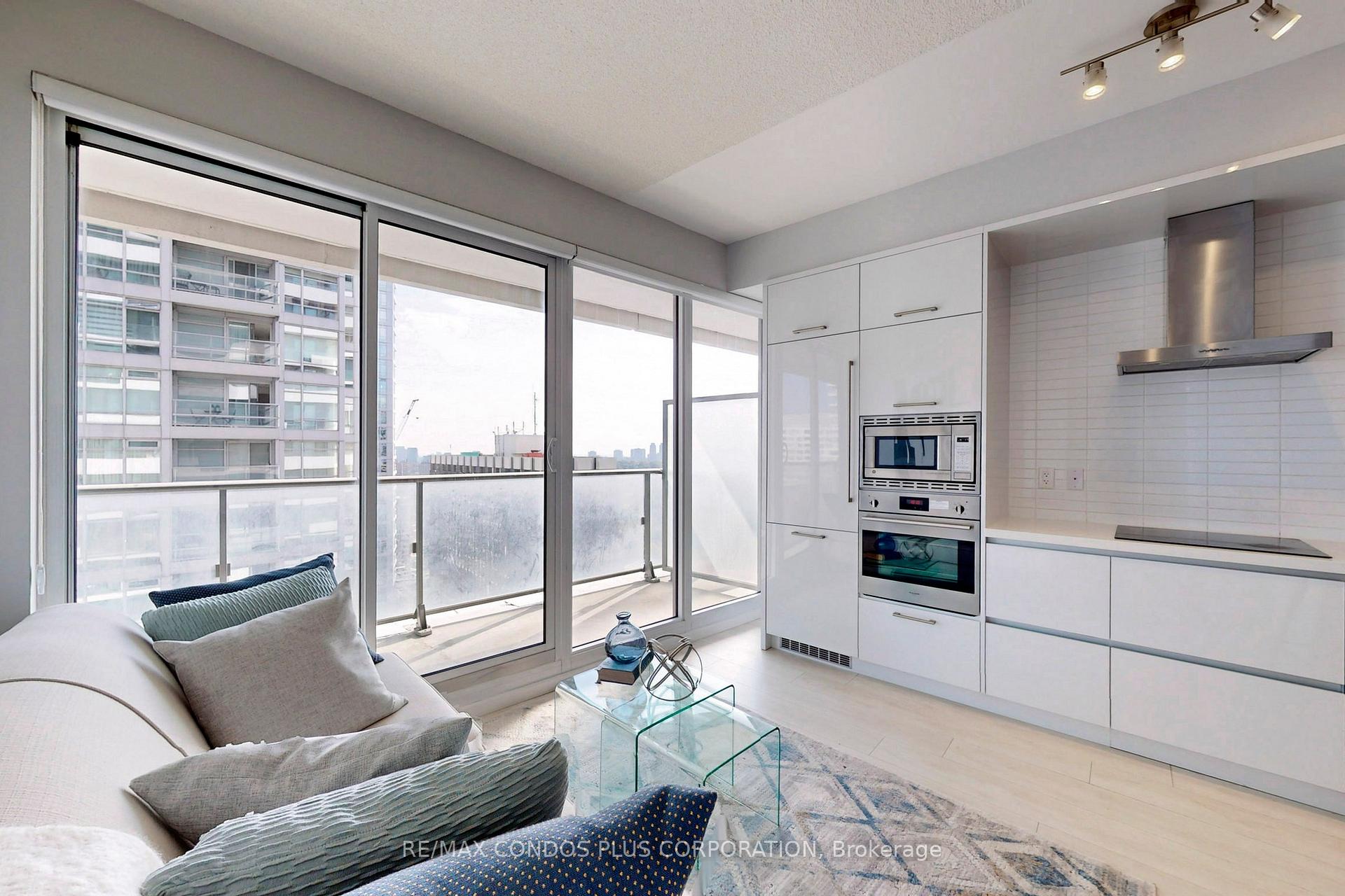 #2006 - 2221 Yonge St, Toronto, ON M4S0B8 | 1 Bedroom 1 Bathroom Condo Apt | Image 5