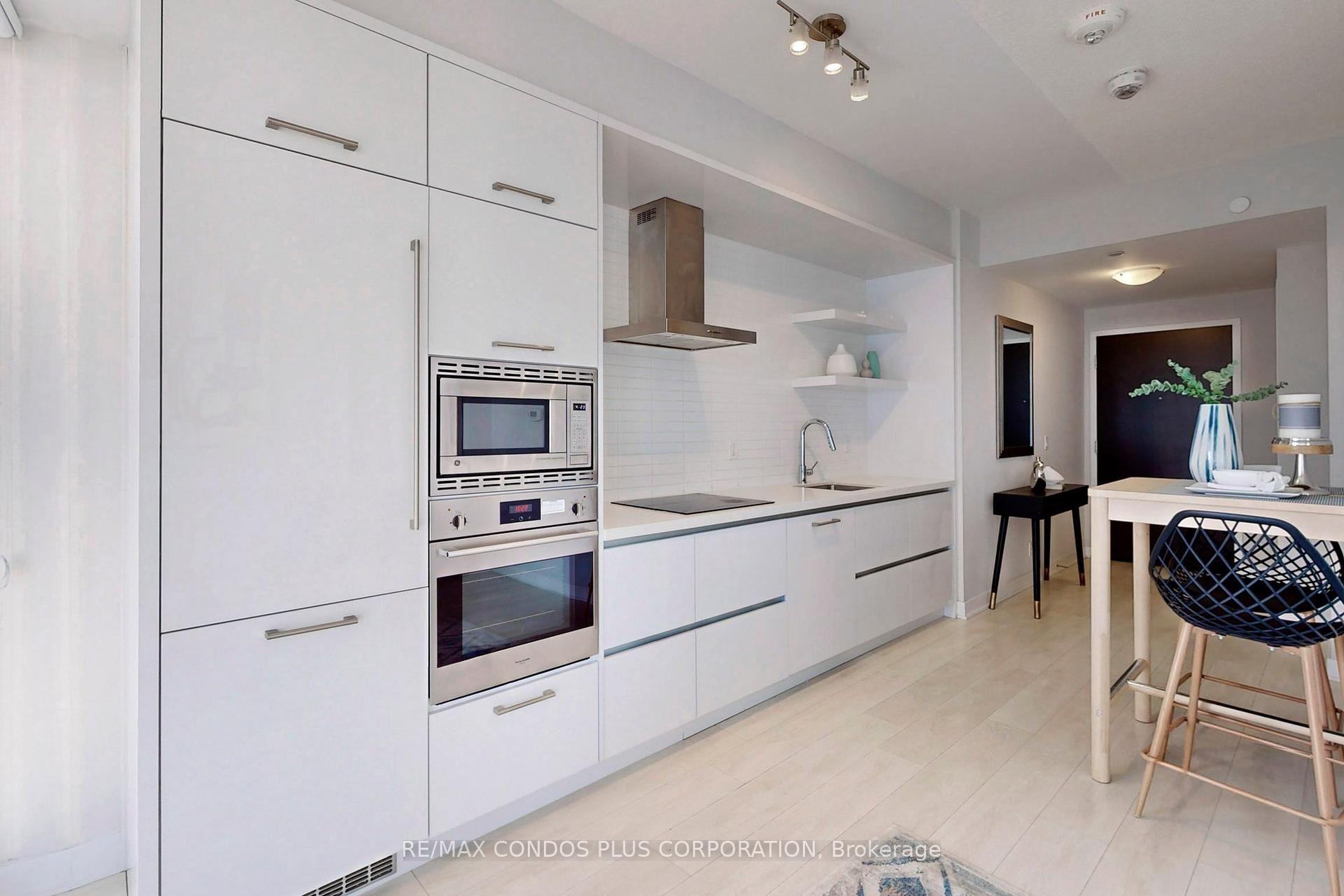 #2006 - 2221 Yonge St, Toronto, ON M4S0B8 | 1 Bedroom 1 Bathroom Condo Apt | Image 6